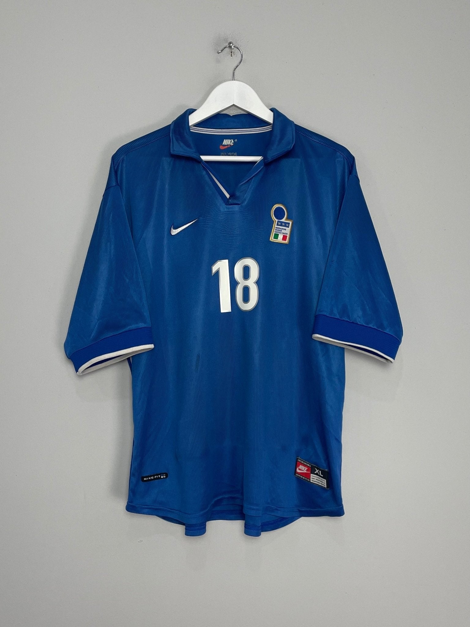 Shop 1997/98 ITALY R.BAGGIO #18 HOME SHIRT (XL) NIKE, classic football shirts, vintage football shirts & retro soccer jerseys at Cult Kits
