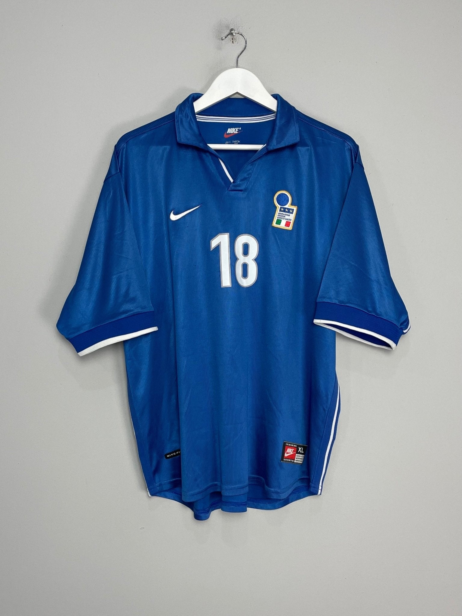 Shop 1997/98 ITALY R.BAGGIO #18 HOME SHIRT (XL) NIKE, classic football shirts, vintage football shirts & retro soccer jerseys at Cult Kits