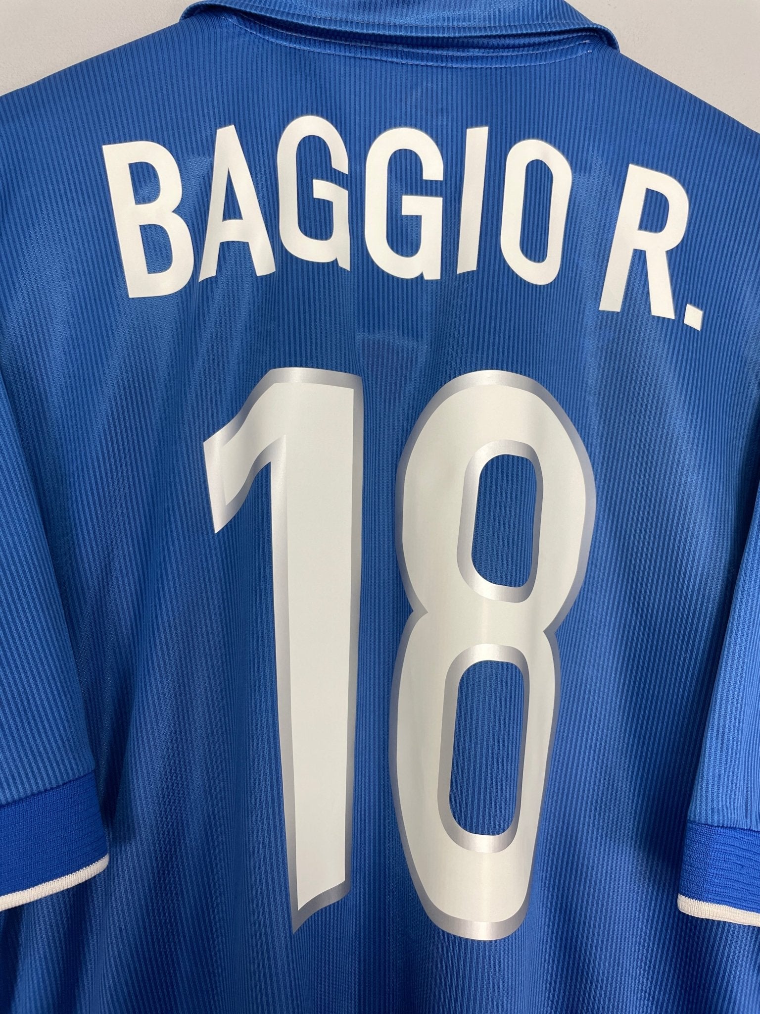 Shop 1997/98 ITALY R.BAGGIO #18 HOME SHIRT (XL) NIKE, classic football shirts, vintage football shirts & retro soccer jerseys at Cult Kits