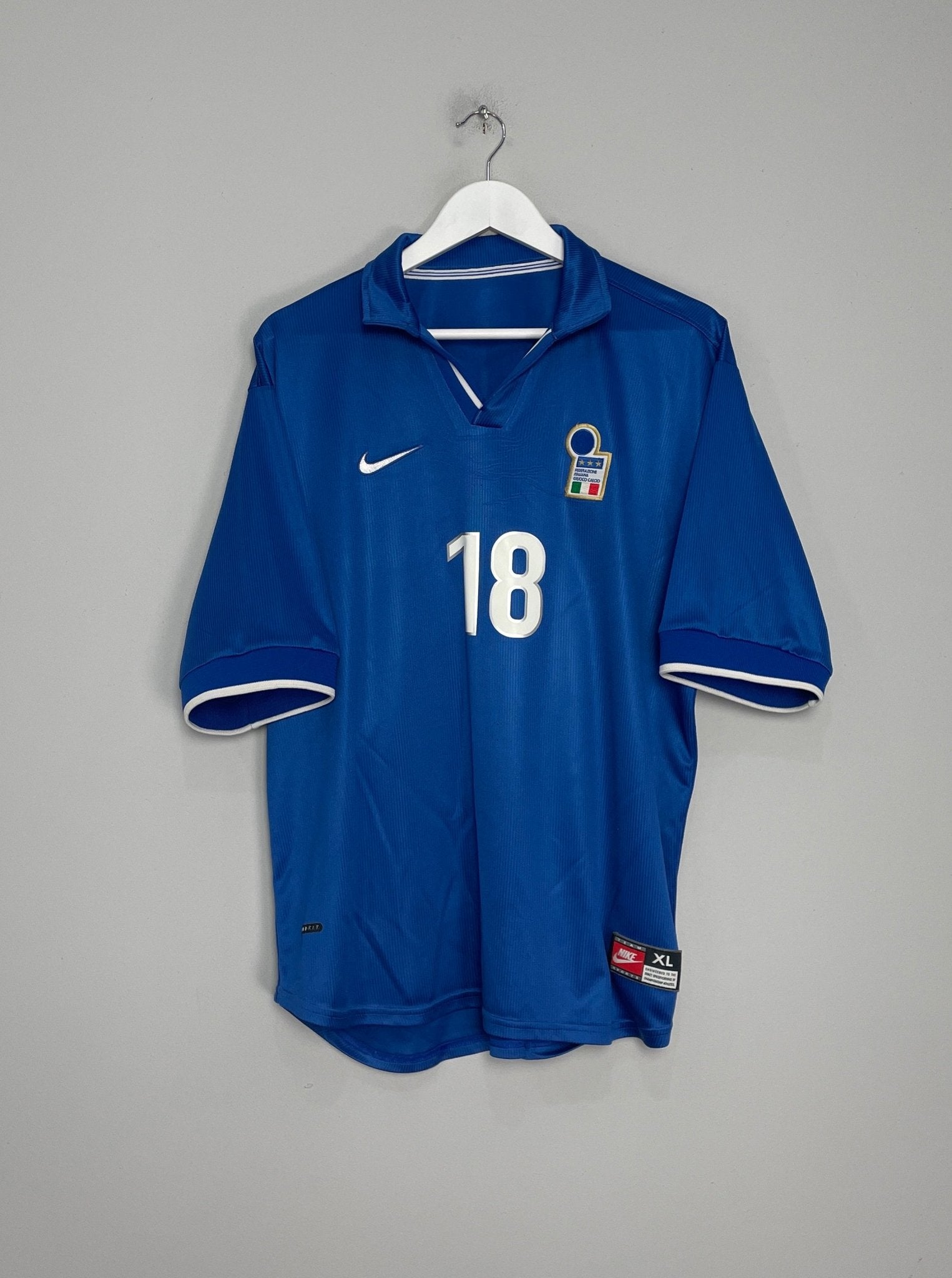 Shop 1997/98 ITALY R.BAGGIO #18 HOME SHIRT (XL) NIKE, classic football shirts, vintage football shirts & retro soccer jerseys at Cult Kits