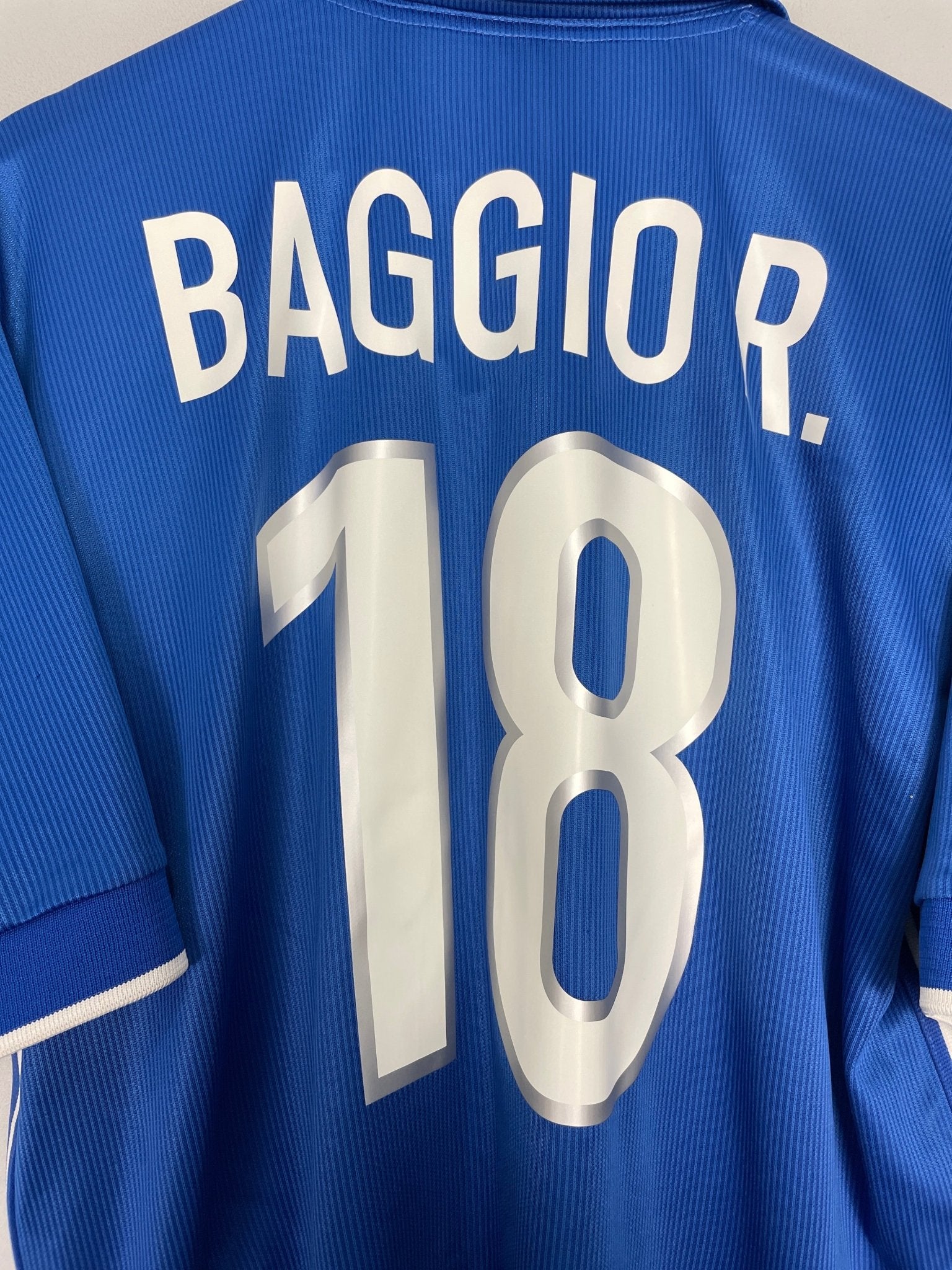 Shop 1997/98 ITALY R.BAGGIO #18 HOME SHIRT (XL) NIKE, classic football shirts, vintage football shirts & retro soccer jerseys at Cult Kits