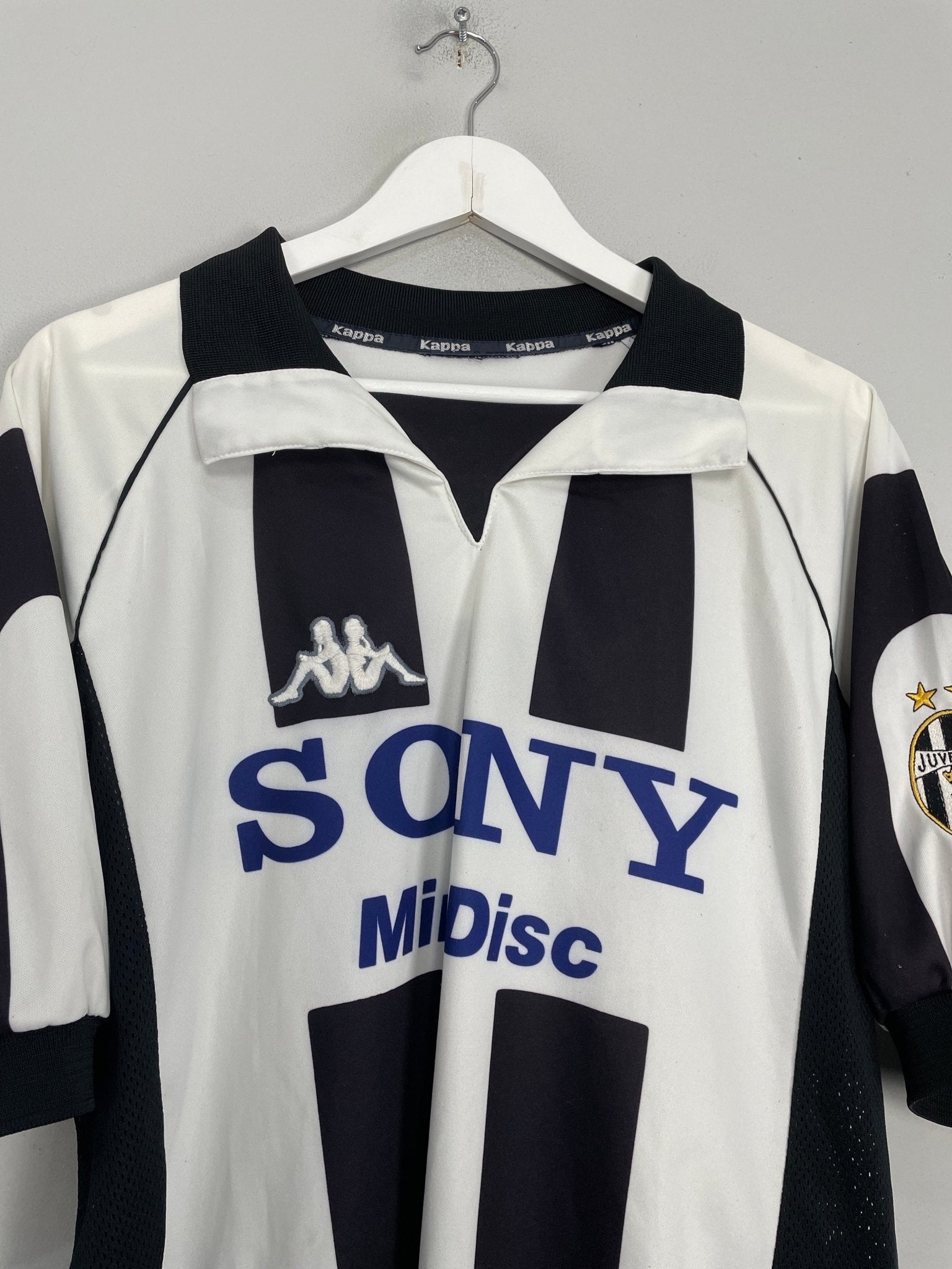 Shop 1997/98 JUVENTUS HOME SHIRT (L) KAPPA, classic football shirts, vintage football shirts & retro soccer jerseys at Cult Kits