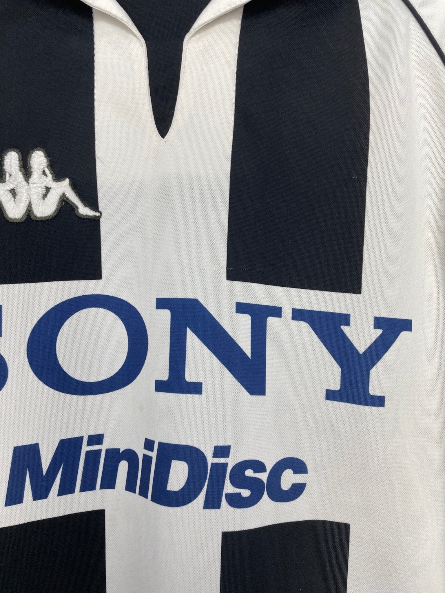 Shop 1997/98 JUVENTUS HOME SHIRT (L) KAPPA, classic football shirts, vintage football shirts & retro soccer jerseys at Cult Kits