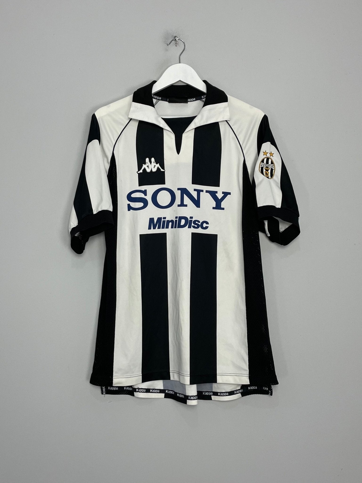 Shop 1997/98 JUVENTUS HOME SHIRT (L) KAPPA, classic football shirts, vintage football shirts & retro soccer jerseys at Cult Kits