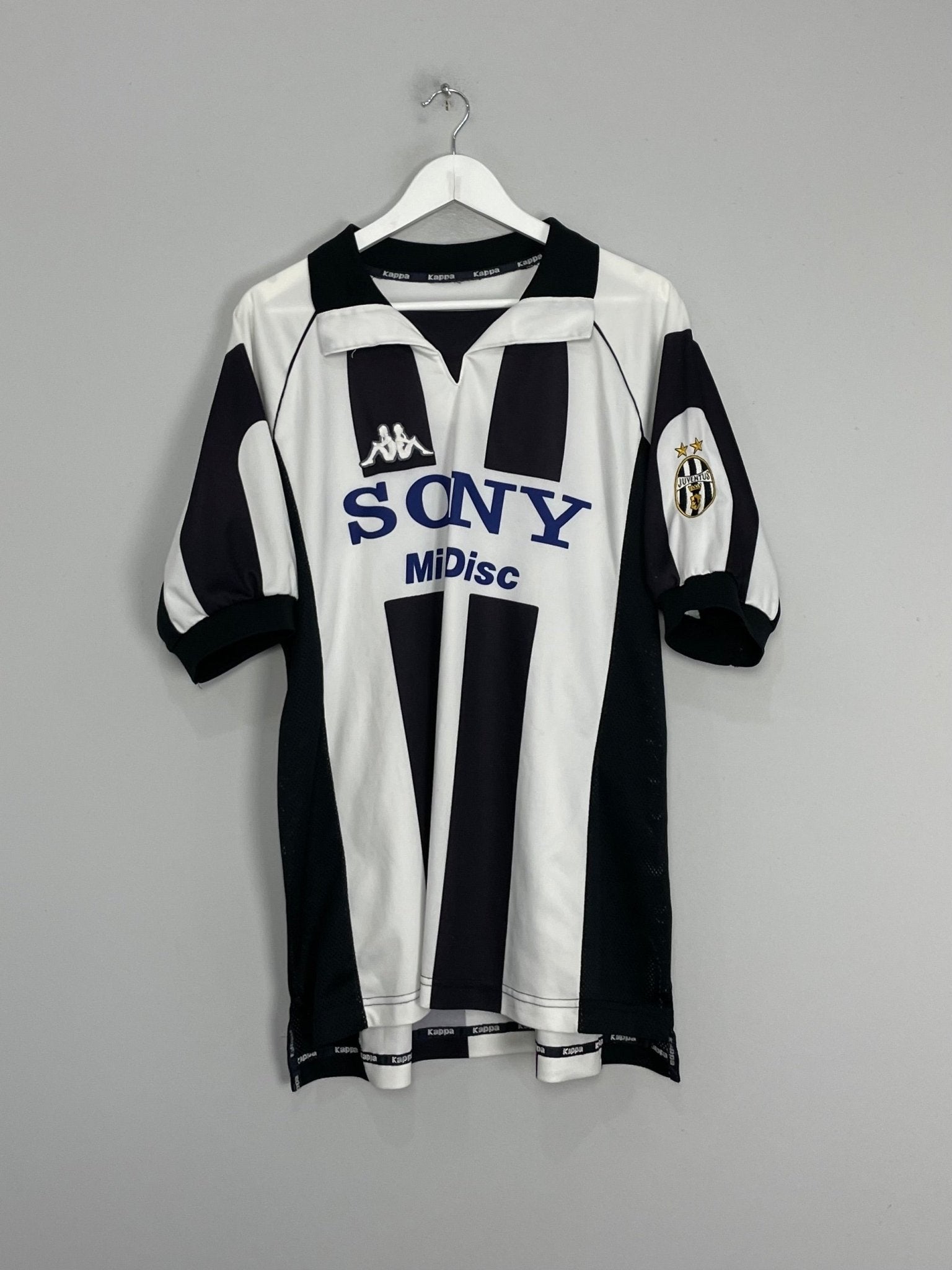 Shop 1997/98 JUVENTUS HOME SHIRT (L) KAPPA, classic football shirts, vintage football shirts & retro soccer jerseys at Cult Kits