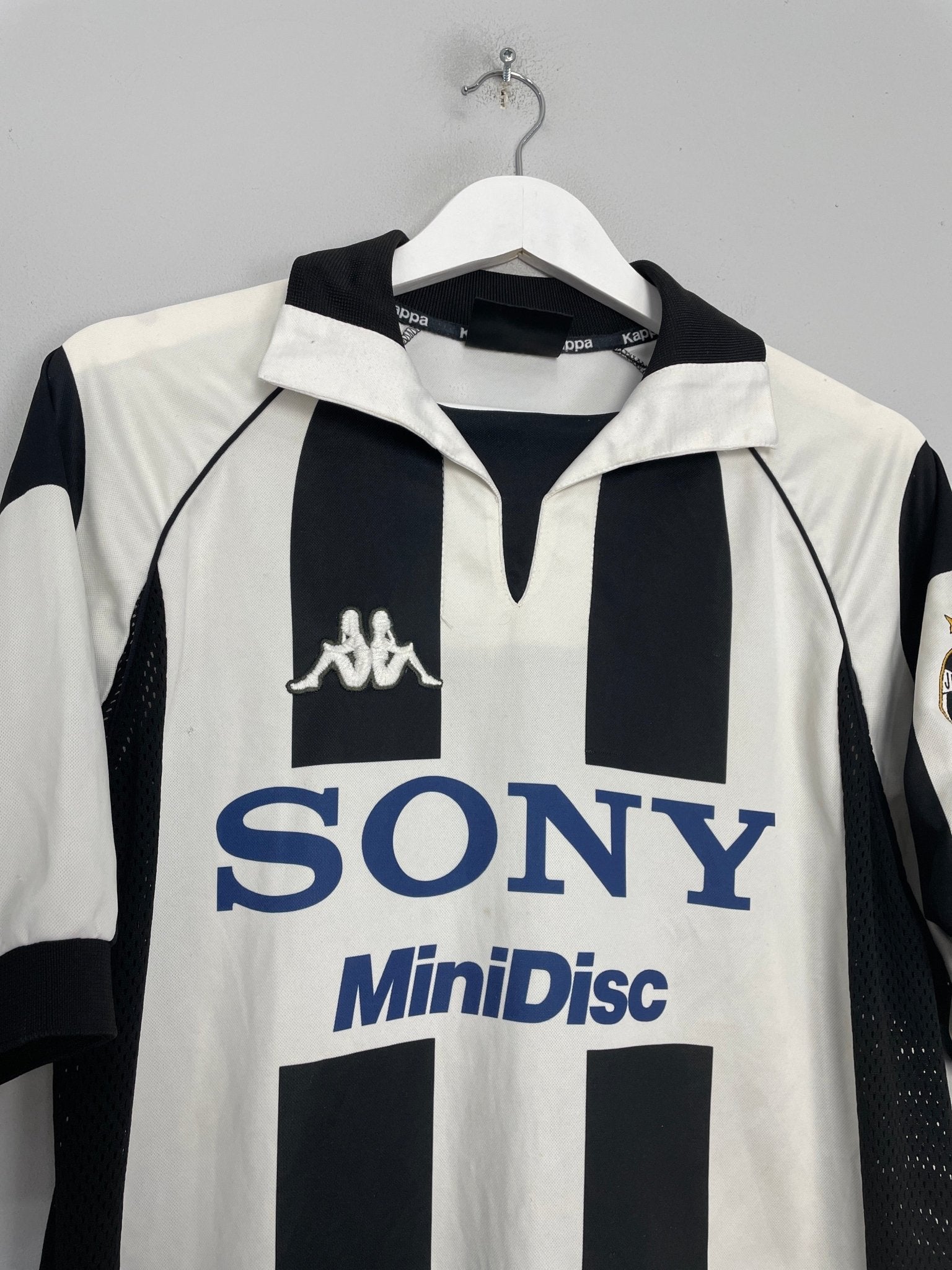 Shop 1997/98 JUVENTUS HOME SHIRT (L) KAPPA, classic football shirts, vintage football shirts & retro soccer jerseys at Cult Kits