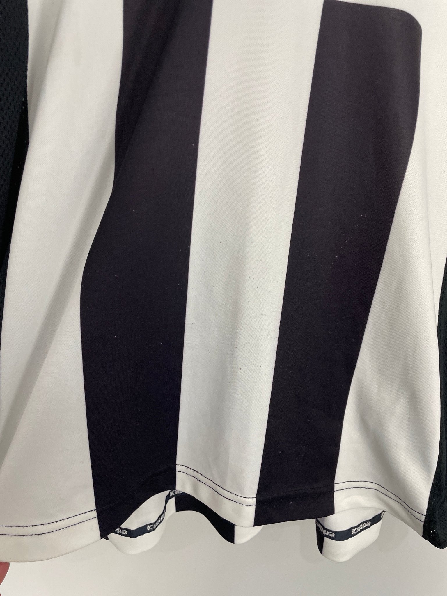 Shop 1997/98 JUVENTUS HOME SHIRT (L) KAPPA, classic football shirts, vintage football shirts & retro soccer jerseys at Cult Kits