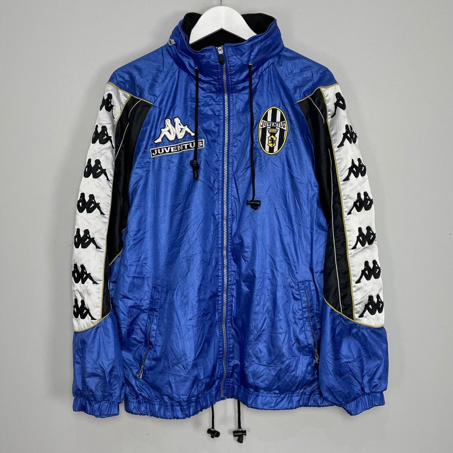 Shop 1997/98 JUVENTUS TRAINING JACKET (M) KAPPA, classic football shirts, vintage football shirts & retro soccer jerseys at Cult Kits