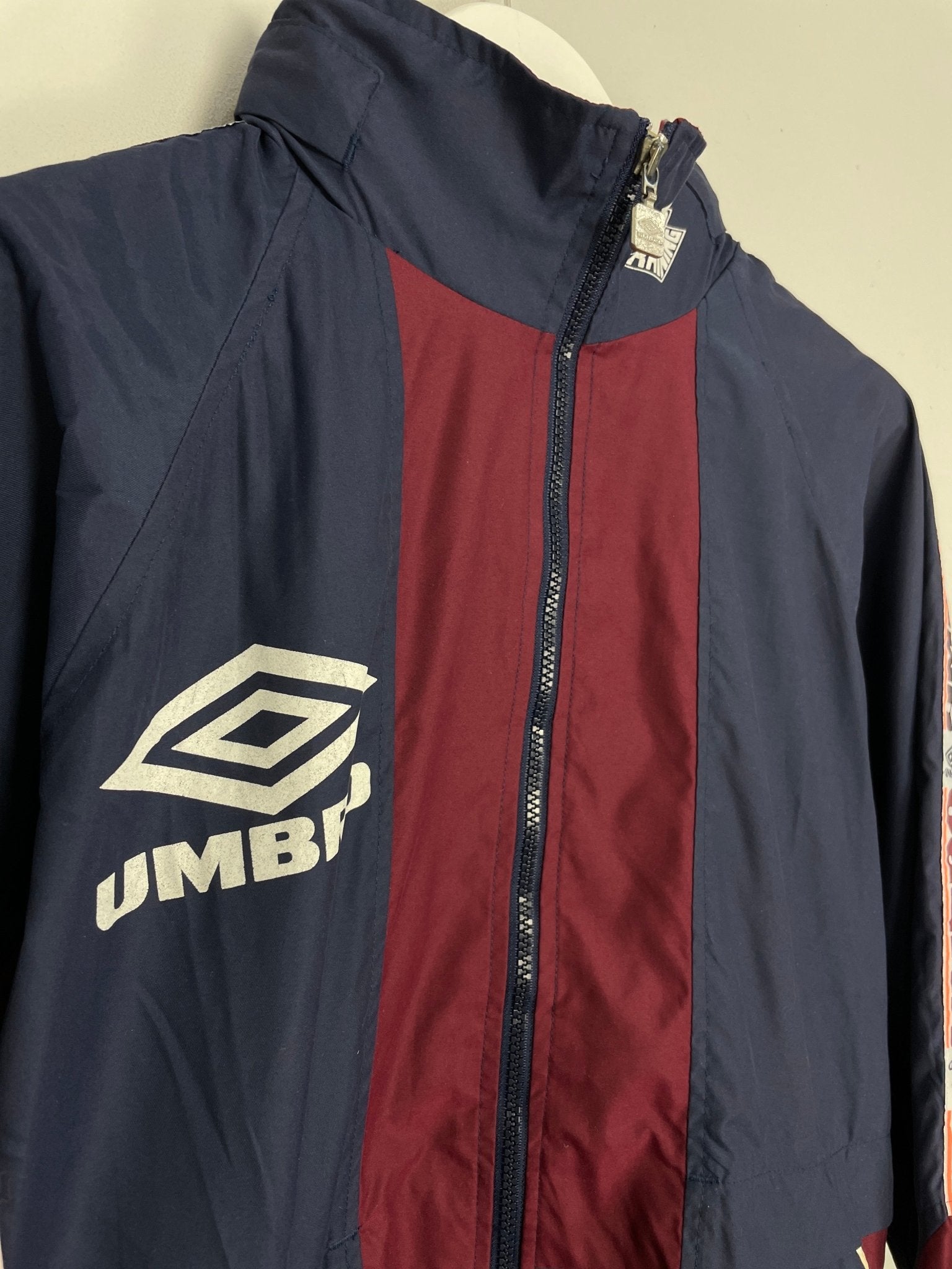 Shop 1997/98 PRO TRAINING JACKET (M) UMBRO, classic football shirts, vintage football shirts & retro soccer jerseys at Cult Kits