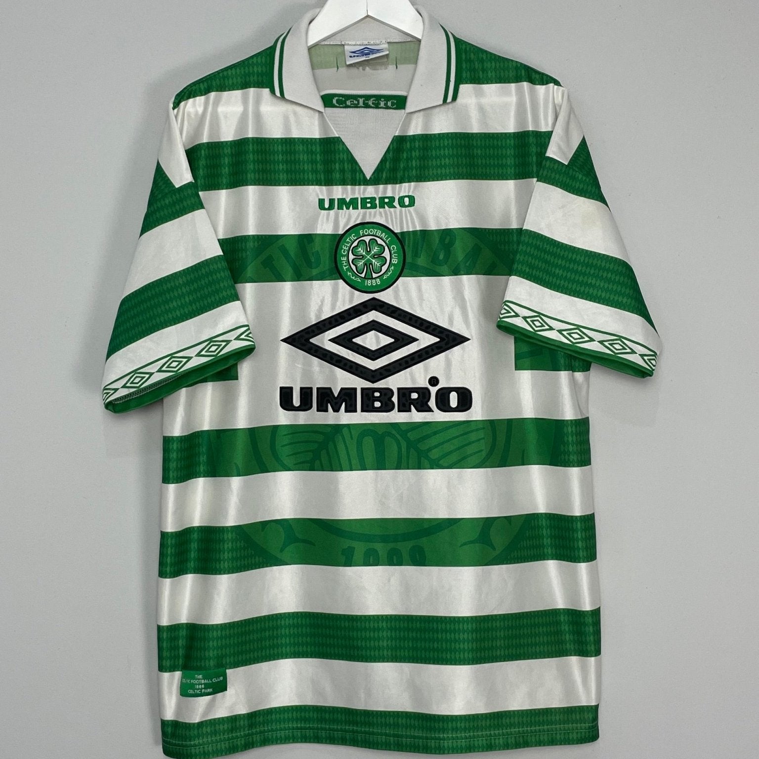 Shop 1997/99 CELTIC HOME SHIRT (XL) UMBRO, classic football shirts, vintage football shirts & retro soccer jerseys at Cult Kits