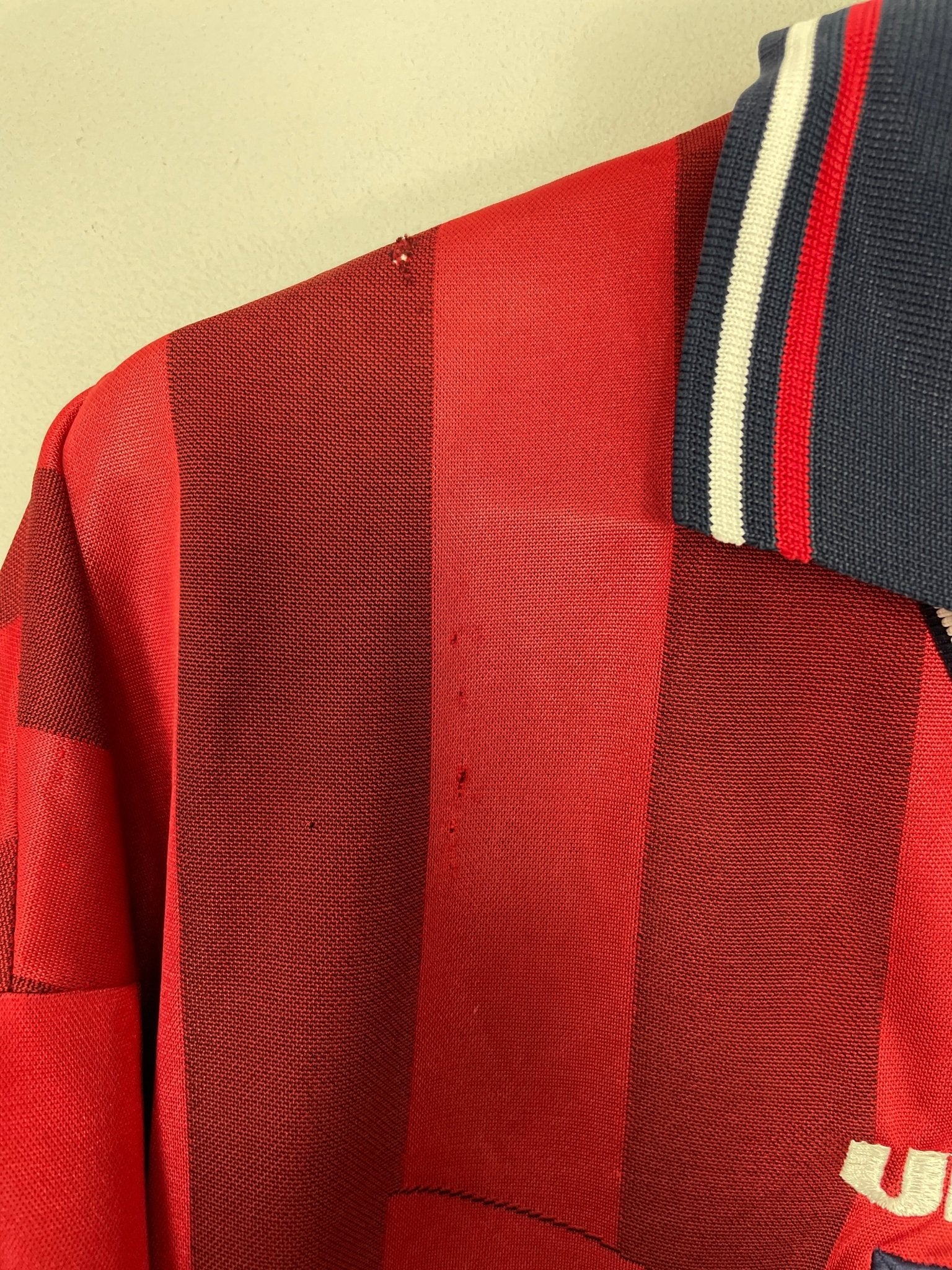 Shop 1997/99 ENGLAND AWAY SHIRT (XL) UMBRO, classic football shirts, vintage football shirts & retro soccer jerseys at Cult Kits