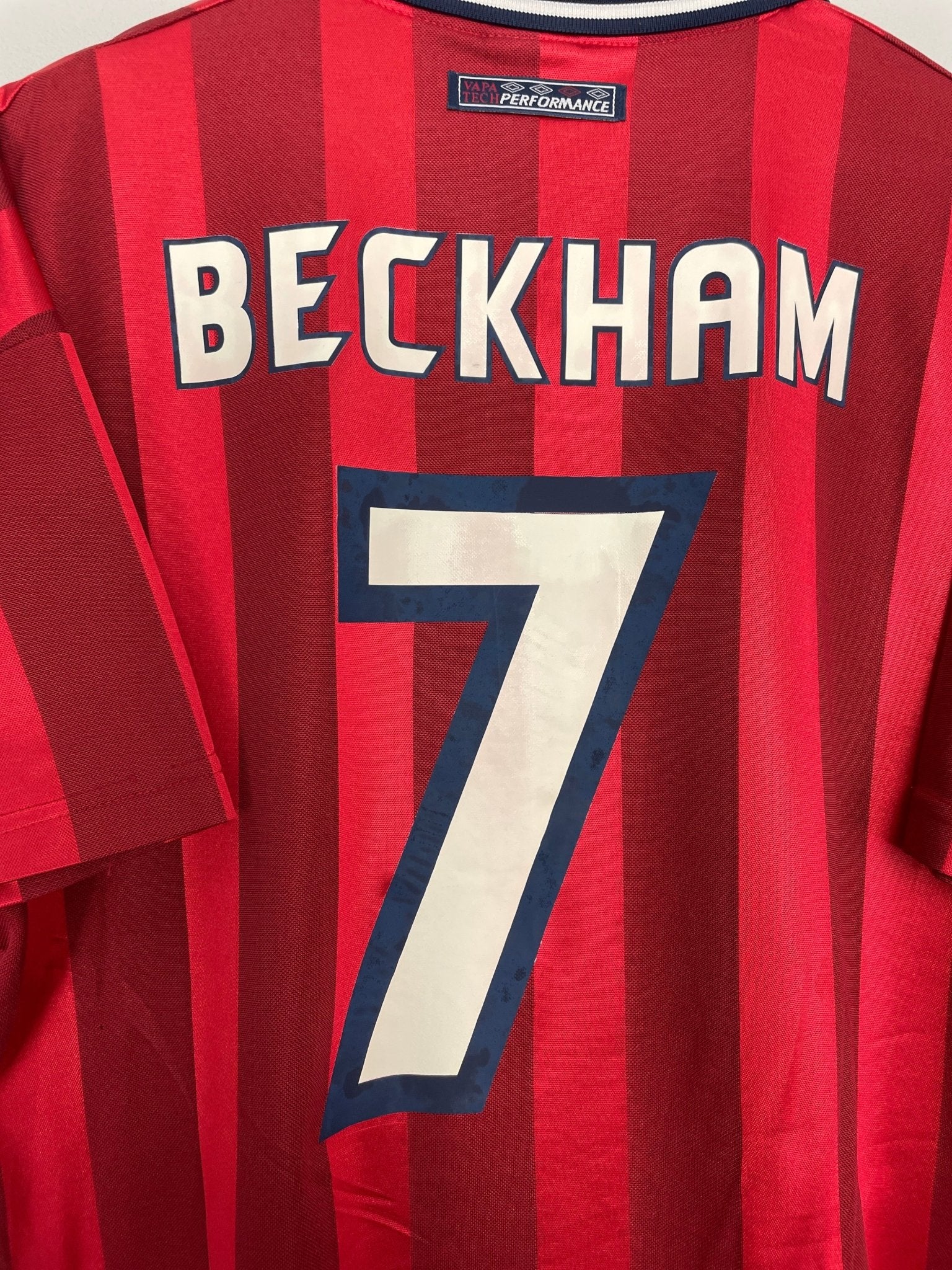 Shop 1997/99 ENGLAND BECKHAM #7 AWAY SHIRT (M) UMBRO, classic football shirts, vintage football shirts & retro soccer jerseys at Cult Kits