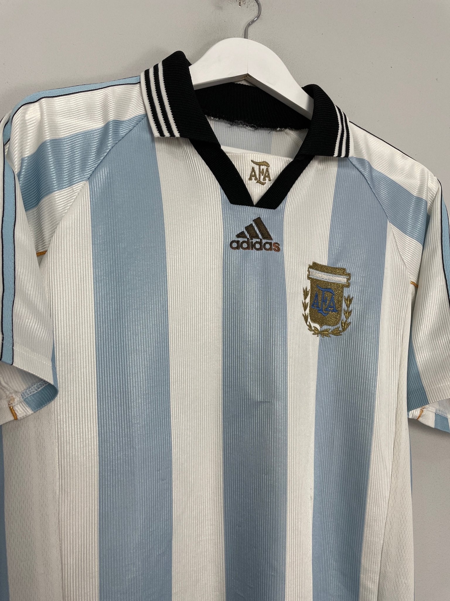 Shop 1998/00 ARGENTINA HOME SHIRT (M) ADIDAS, classic football shirts, vintage football shirts & retro soccer jerseys at Cult Kits