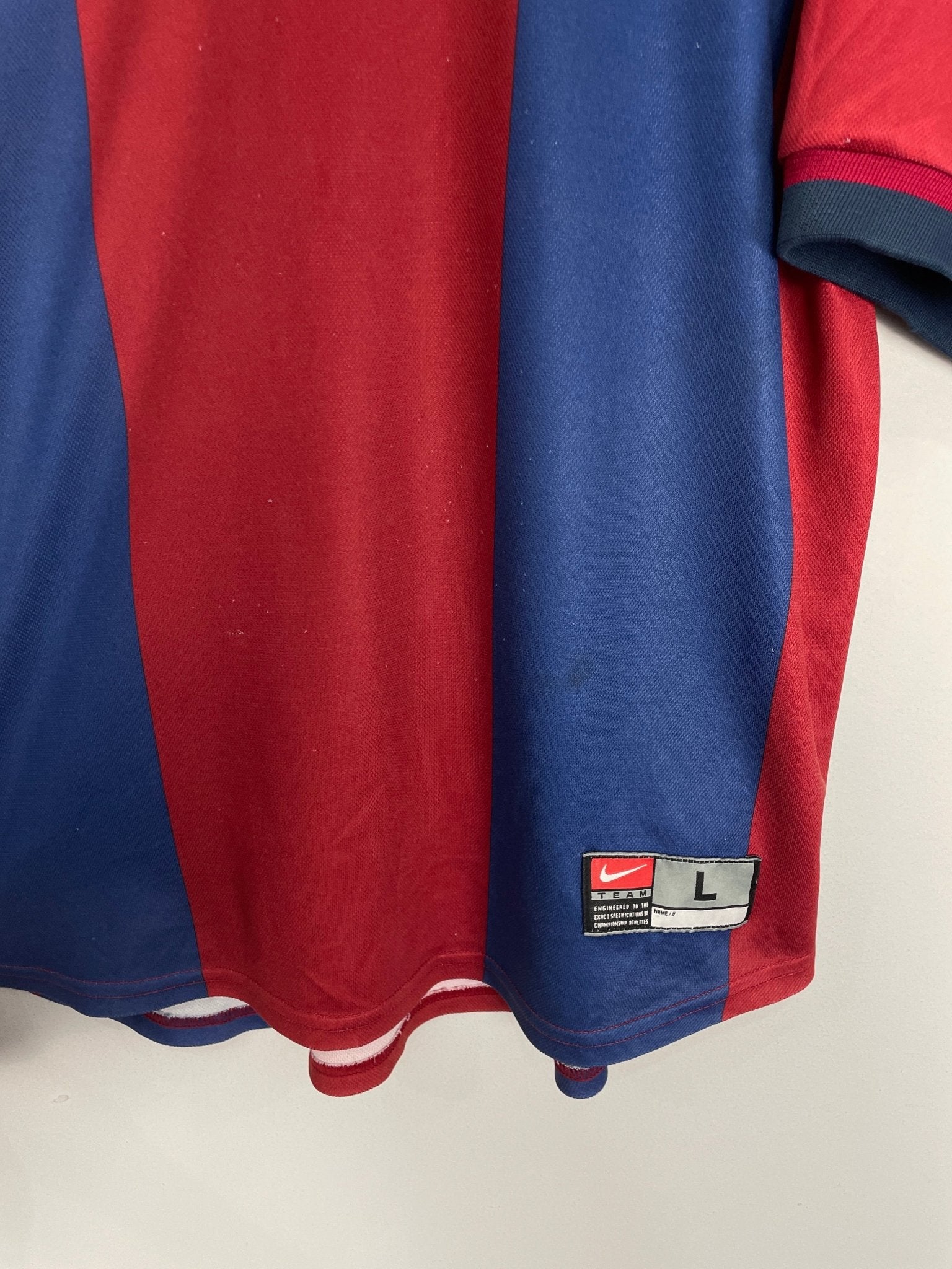 Shop 1998/00 BARCELONA GUARDIOLA #4 HOME SHIRT (L) NIKE, classic football shirts, vintage football shirts & retro soccer jerseys at Cult Kits