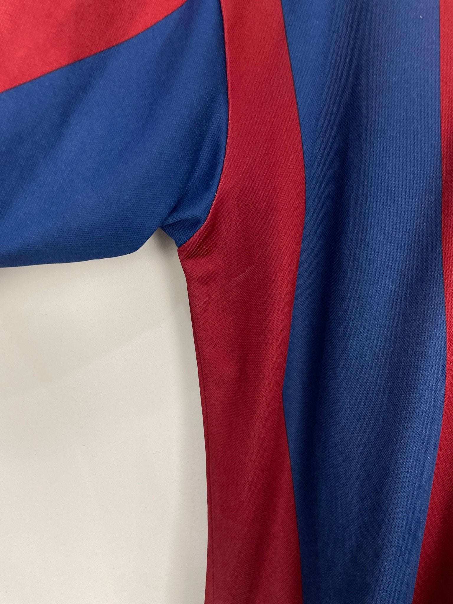 Shop 1998/00 BARCELONA GUARDIOLA #4 HOME SHIRT (XL) NIKE, classic football shirts, vintage football shirts & retro soccer jerseys at Cult Kits
