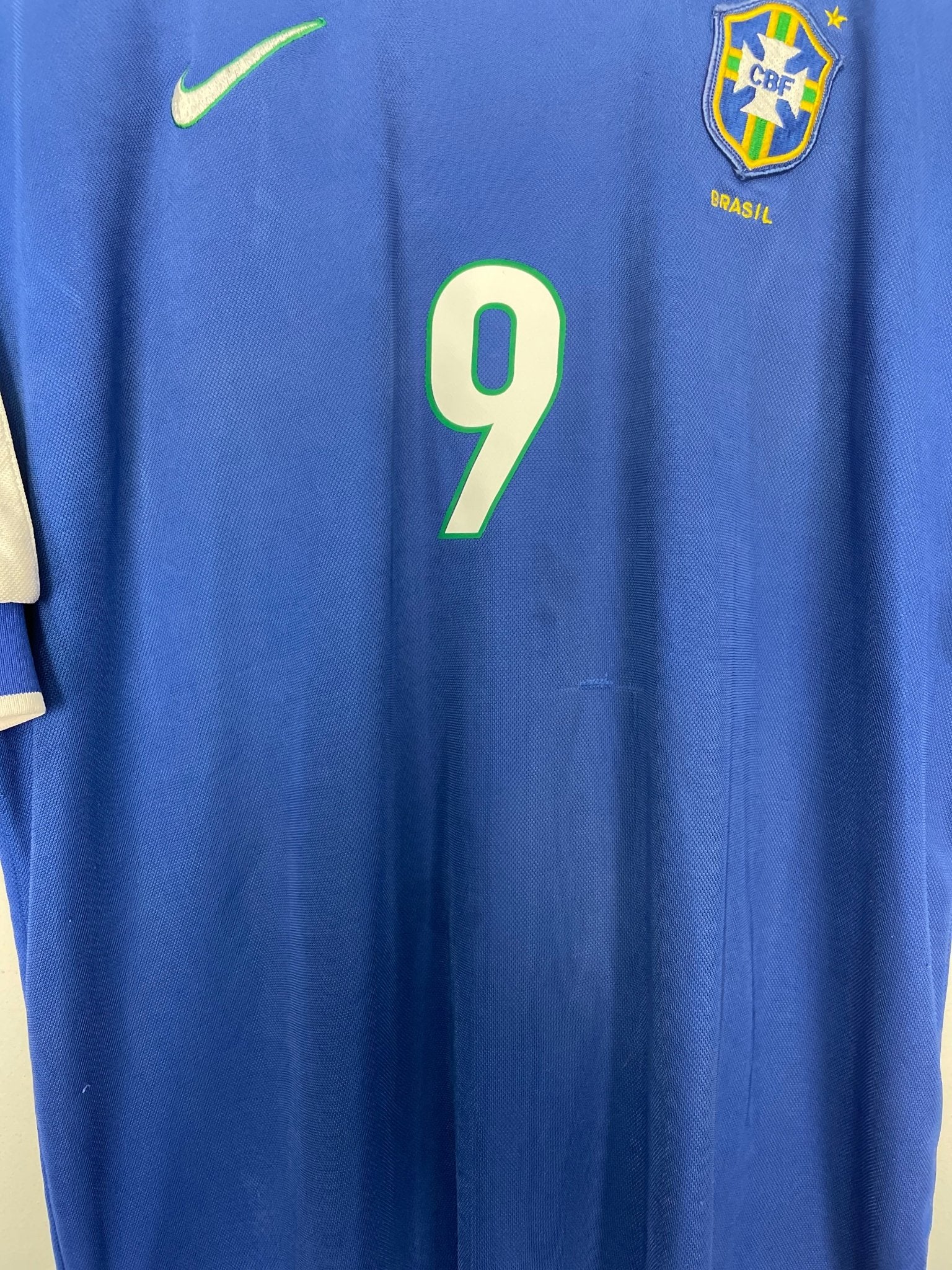 Shop 1998/00 BRAZIL RONALDO #9 AWAY SHIRT (L) NIKE, classic football shirts, vintage football shirts & retro soccer jerseys at Cult Kits