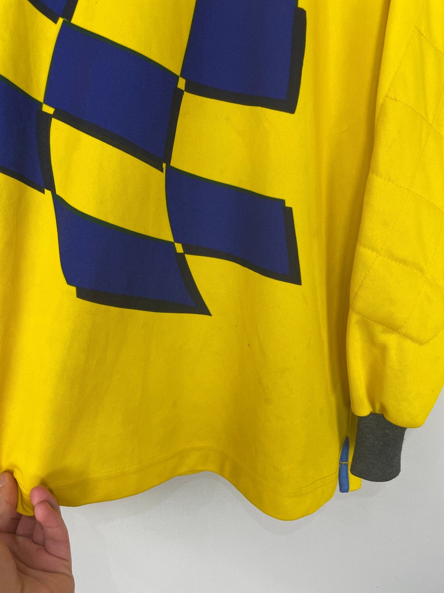 Shop 1998/00 CROATIA GK SHIRT (M) LOTTO, classic football shirts, vintage football shirts & retro soccer jerseys at Cult Kits
