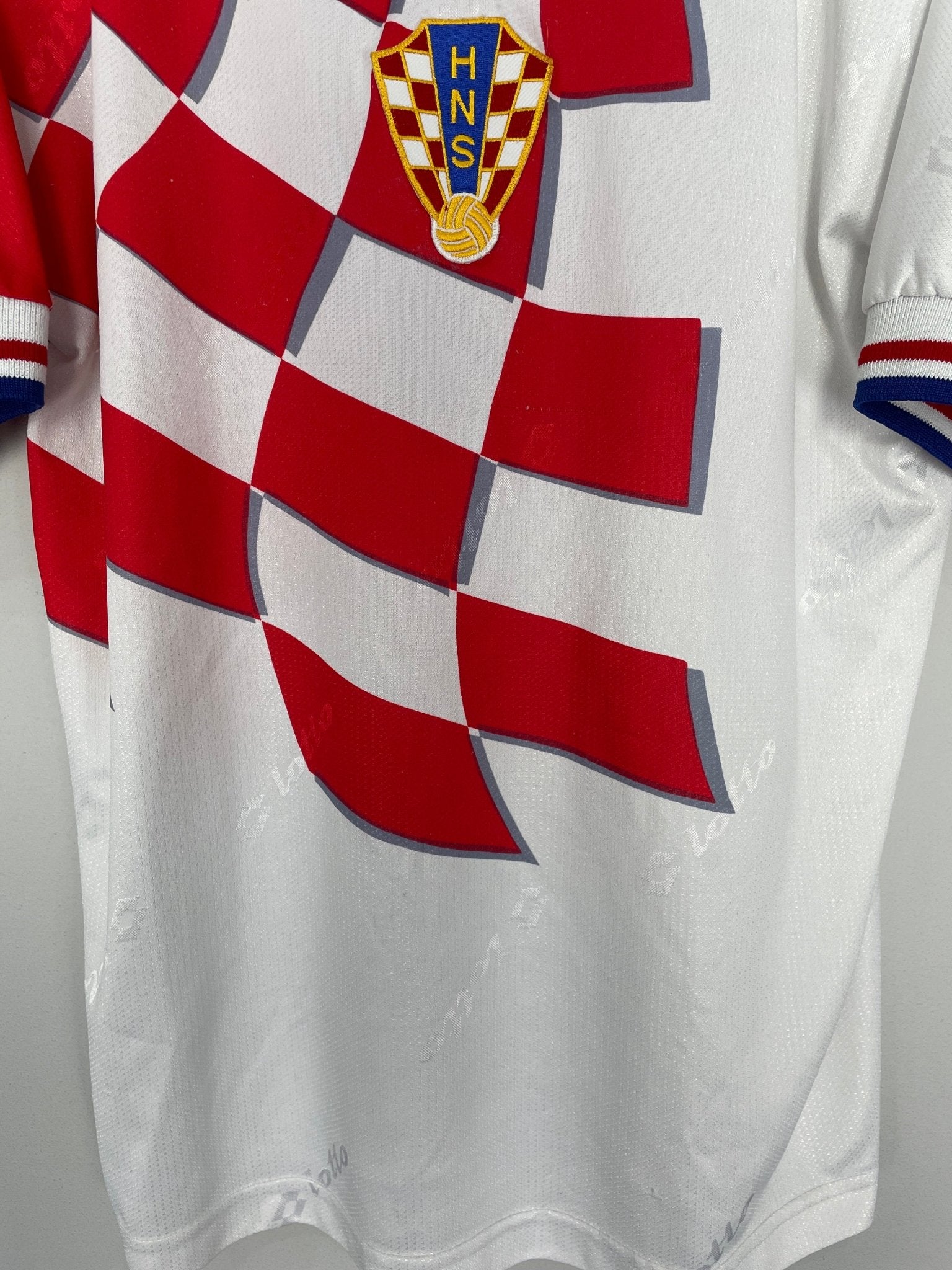 Shop 1998/00 CROATIA HOME SHIRT (M) LOTTO, classic football shirts, vintage football shirts & retro soccer jerseys at Cult Kits