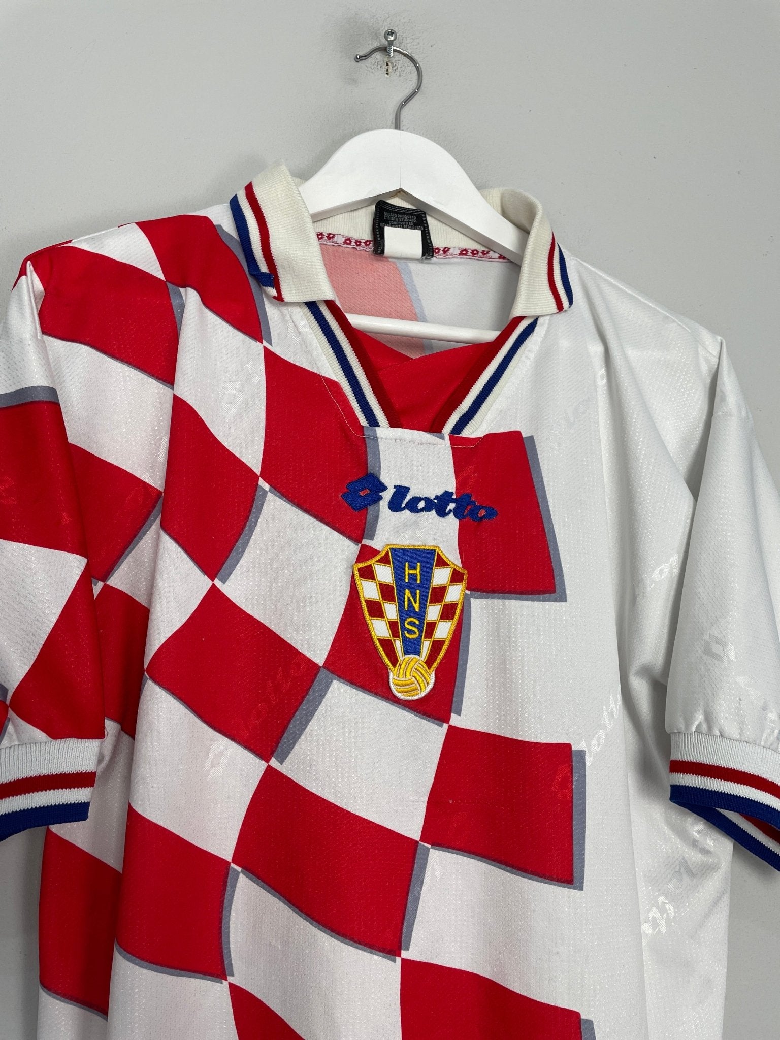 Shop 1998/00 CROATIA HOME SHIRT (M) LOTTO, classic football shirts, vintage football shirts & retro soccer jerseys at Cult Kits