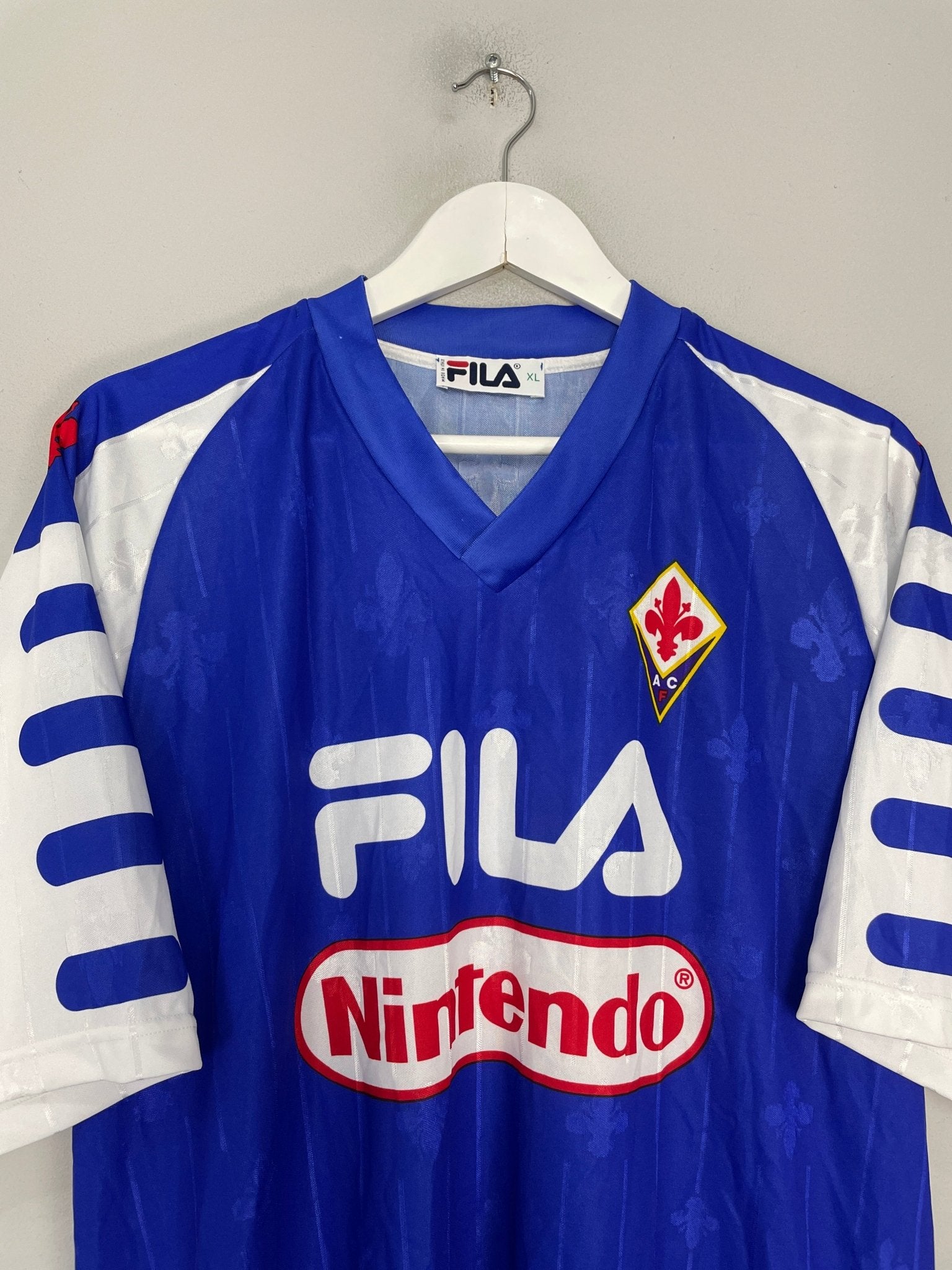 Shop 1998/00 FIORENTINA TRAINING SHIRT (XL) FILA, classic football shirts, vintage football shirts & retro soccer jerseys at Cult Kits