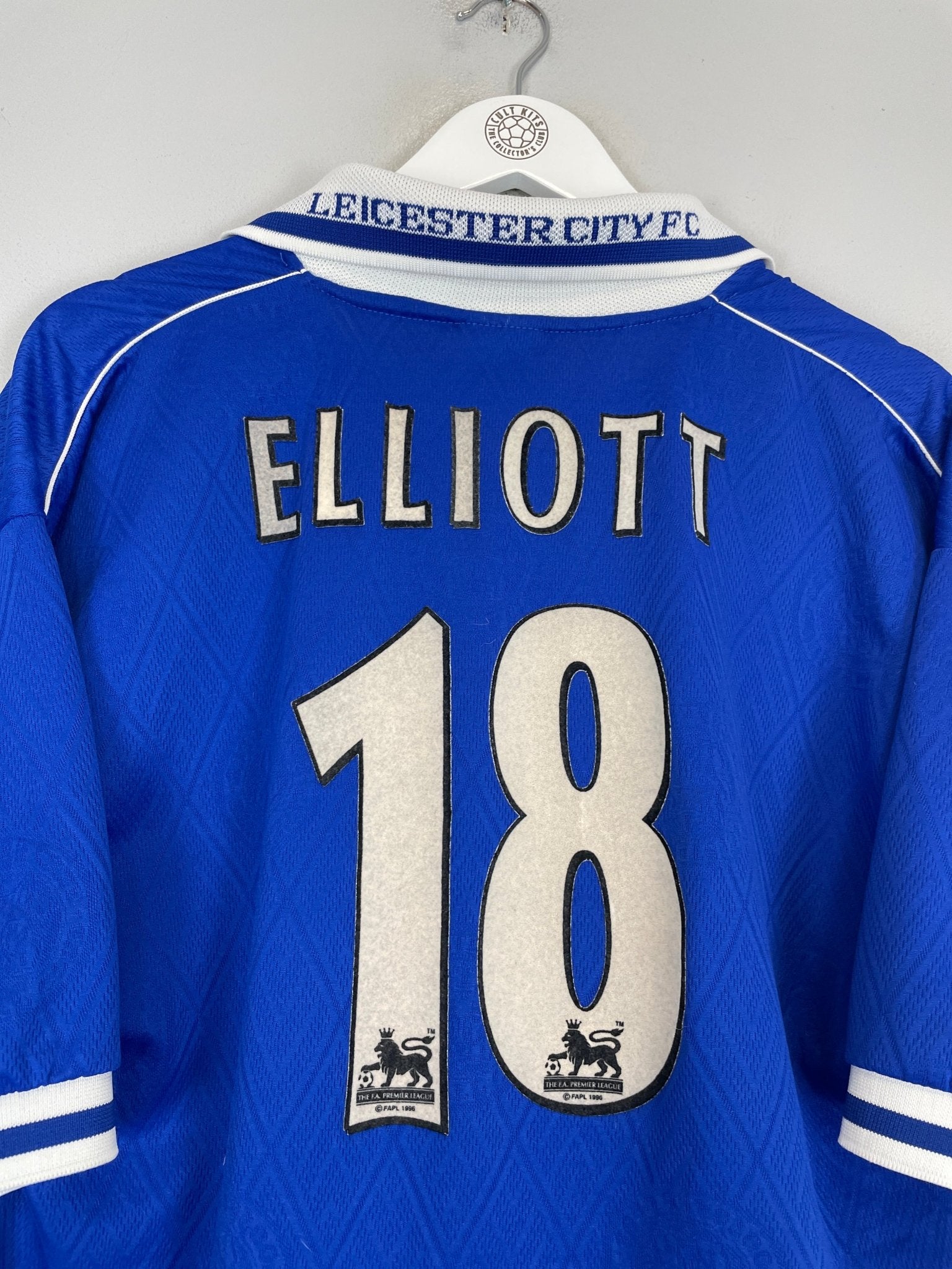 Shop 1998/00 LEICESTER CITY ELLIOT #18 HOME SHIRT (L) FOX LEISURE, classic football shirts, vintage football shirts & retro soccer jerseys at Cult Kits