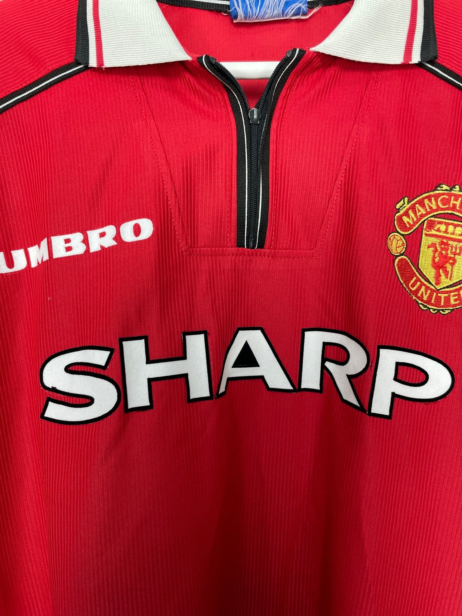 Shop 1998/00 MANCHESTER UNITED BECKHAM #7 HOME SHIRT (L) UMBRO, classic football shirts, vintage football shirts & retro soccer jerseys at Cult Kits