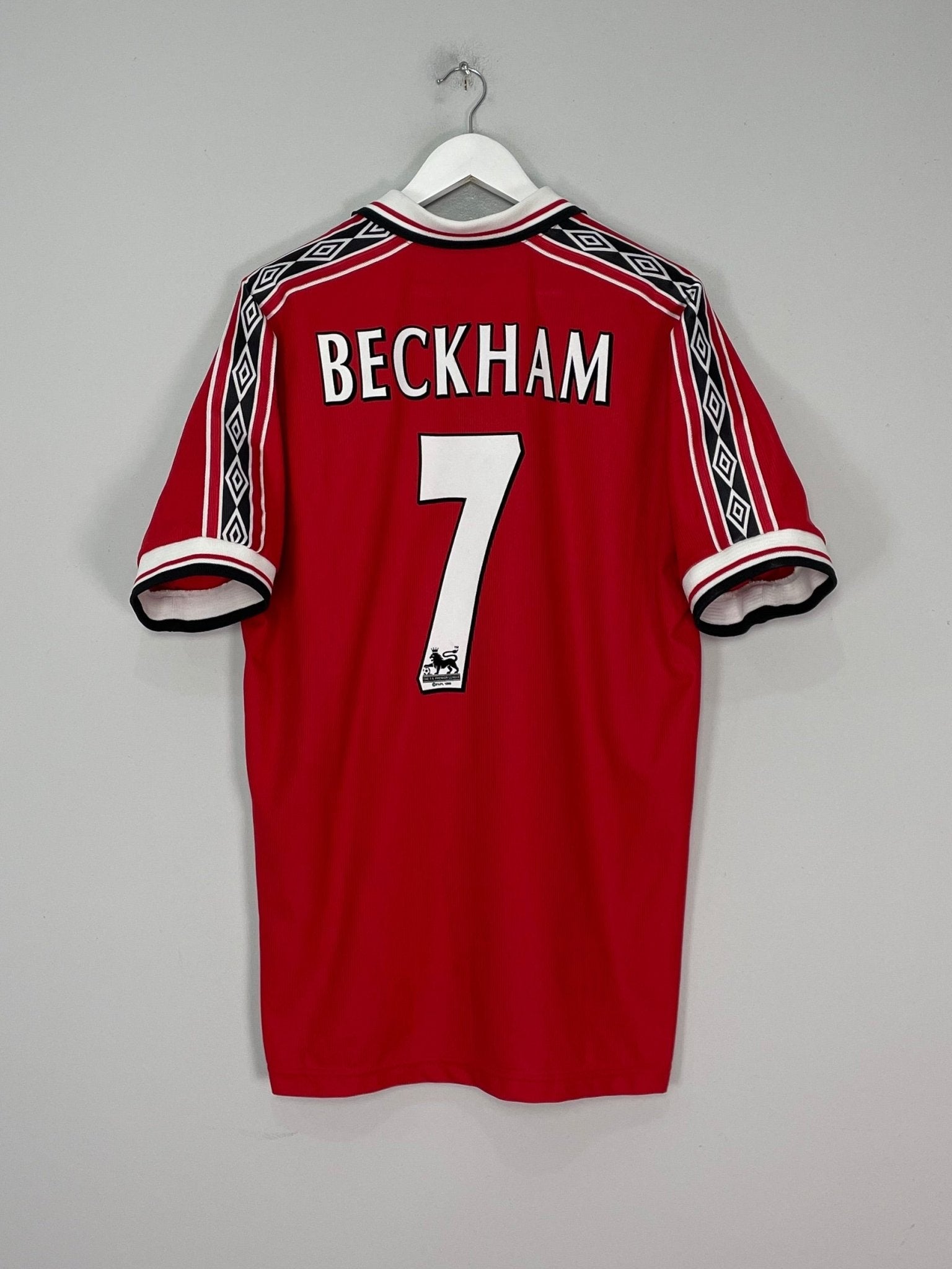 Shop 1998/00 MANCHESTER UNITED BECKHAM #7 HOME SHIRT (XL) UMBRO, classic football shirts, vintage football shirts & retro soccer jerseys at Cult Kits