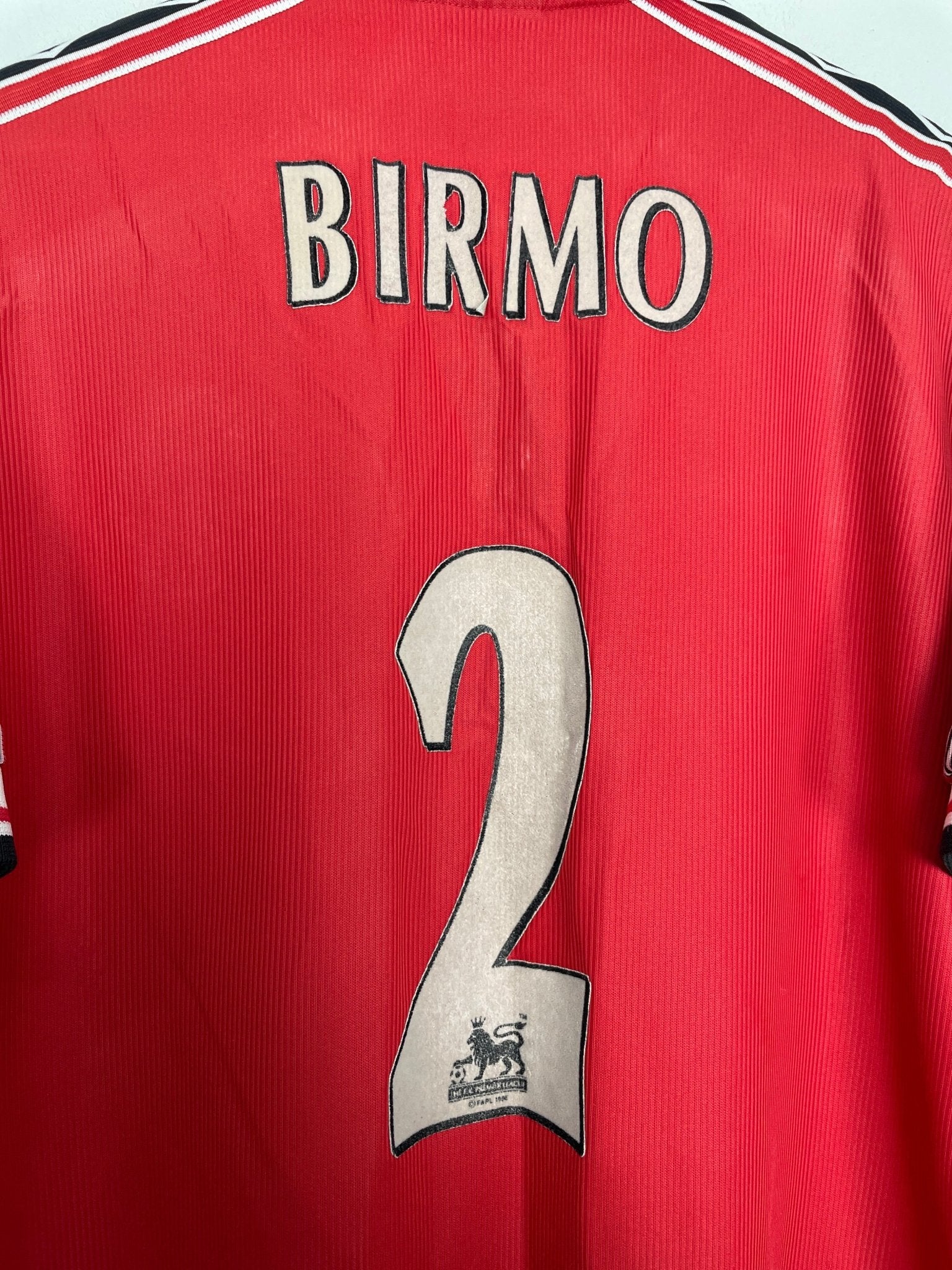 Shop 1998/00 MANCHESTER UNITED BIRMO #2 HOME SHIRT (XL) UMBRO, classic football shirts, vintage football shirts & retro soccer jerseys at Cult Kits