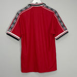 Shop 1998/00 MANCHESTER UNITED HOME SHIRT (L) UMBRO, classic football shirts, vintage football shirts & retro soccer jerseys at Cult Kits