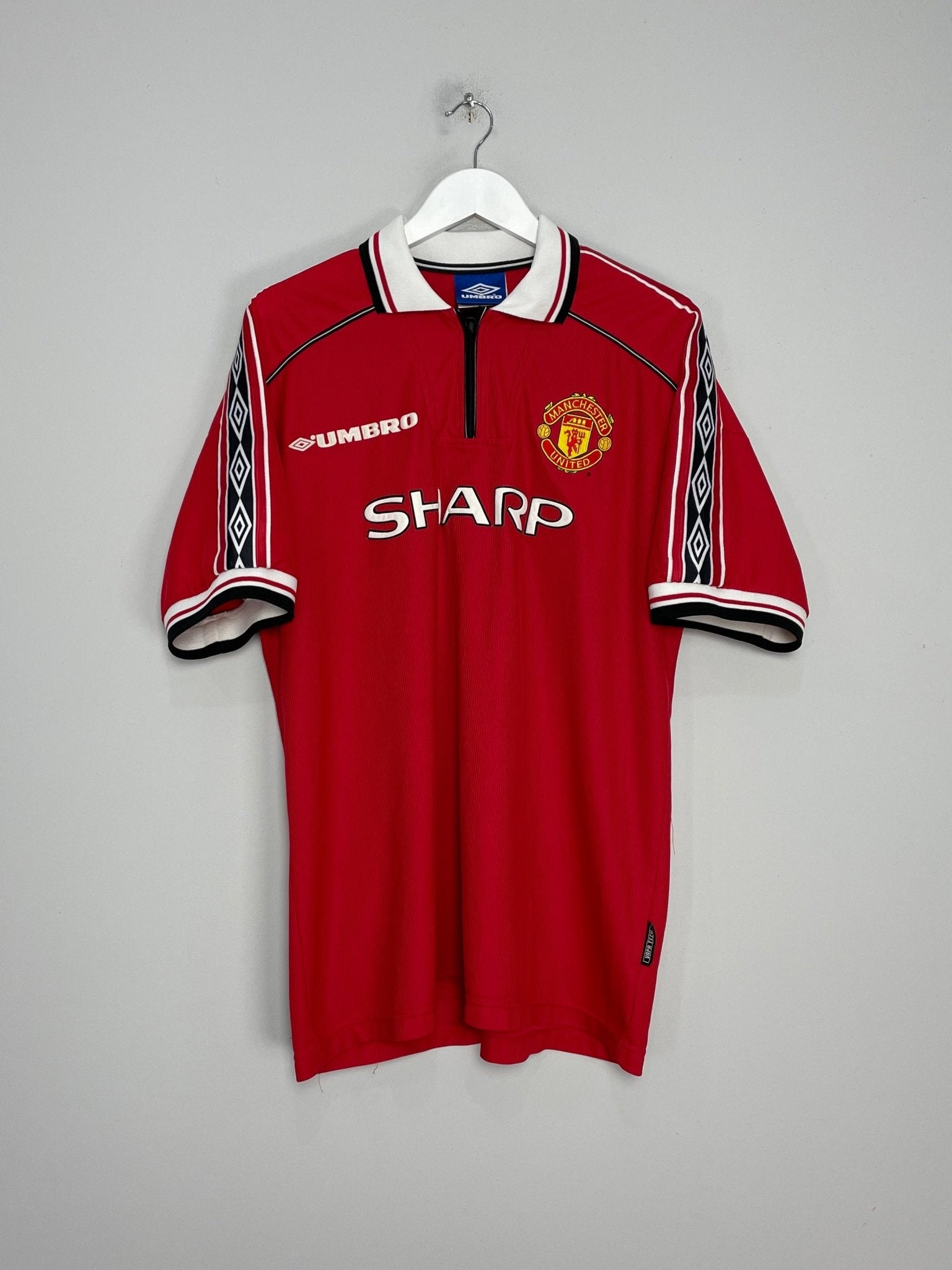 Shop 1998/00 MANCHESTER UNITED HOME SHIRT (XL) UMBRO, classic football shirts, vintage football shirts & retro soccer jerseys at Cult Kits