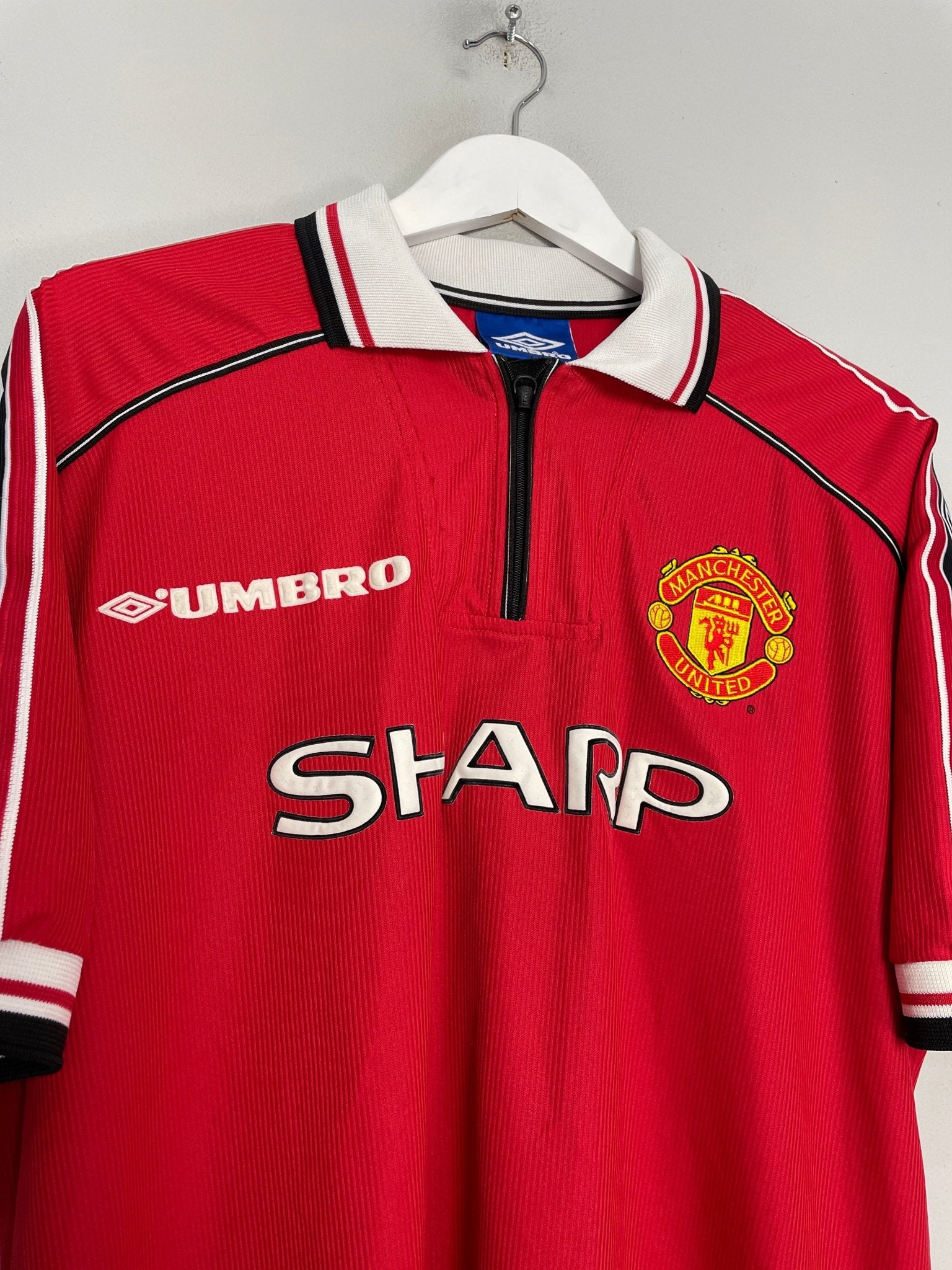 Shop 1998/00 MANCHESTER UNITED HOME SHIRT (XL) UMBRO, classic football shirts, vintage football shirts & retro soccer jerseys at Cult Kits