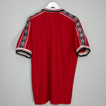 Shop 1998/00 MANCHESTER UNITED HOME SHIRT (XL) UMBRO, classic football shirts, vintage football shirts & retro soccer jerseys at Cult Kits
