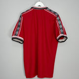 Shop 1998/00 MANCHESTER UNITED HOME SHIRT (XL) UMBRO, classic football shirts, vintage football shirts & retro soccer jerseys at Cult Kits