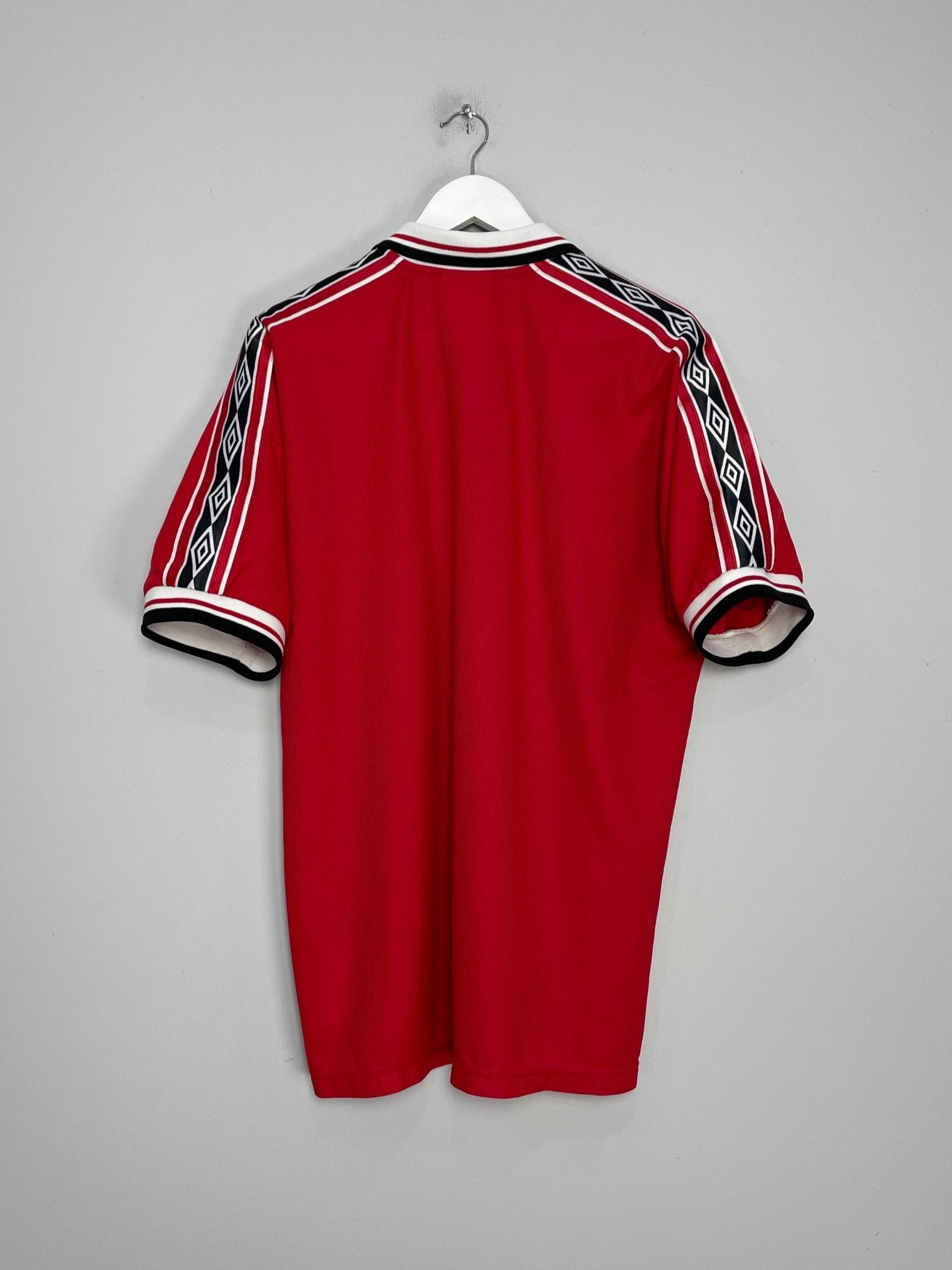 Shop 1998/00 MANCHESTER UNITED HOME SHIRT (XL) UMBRO, classic football shirts, vintage football shirts & retro soccer jerseys at Cult Kits