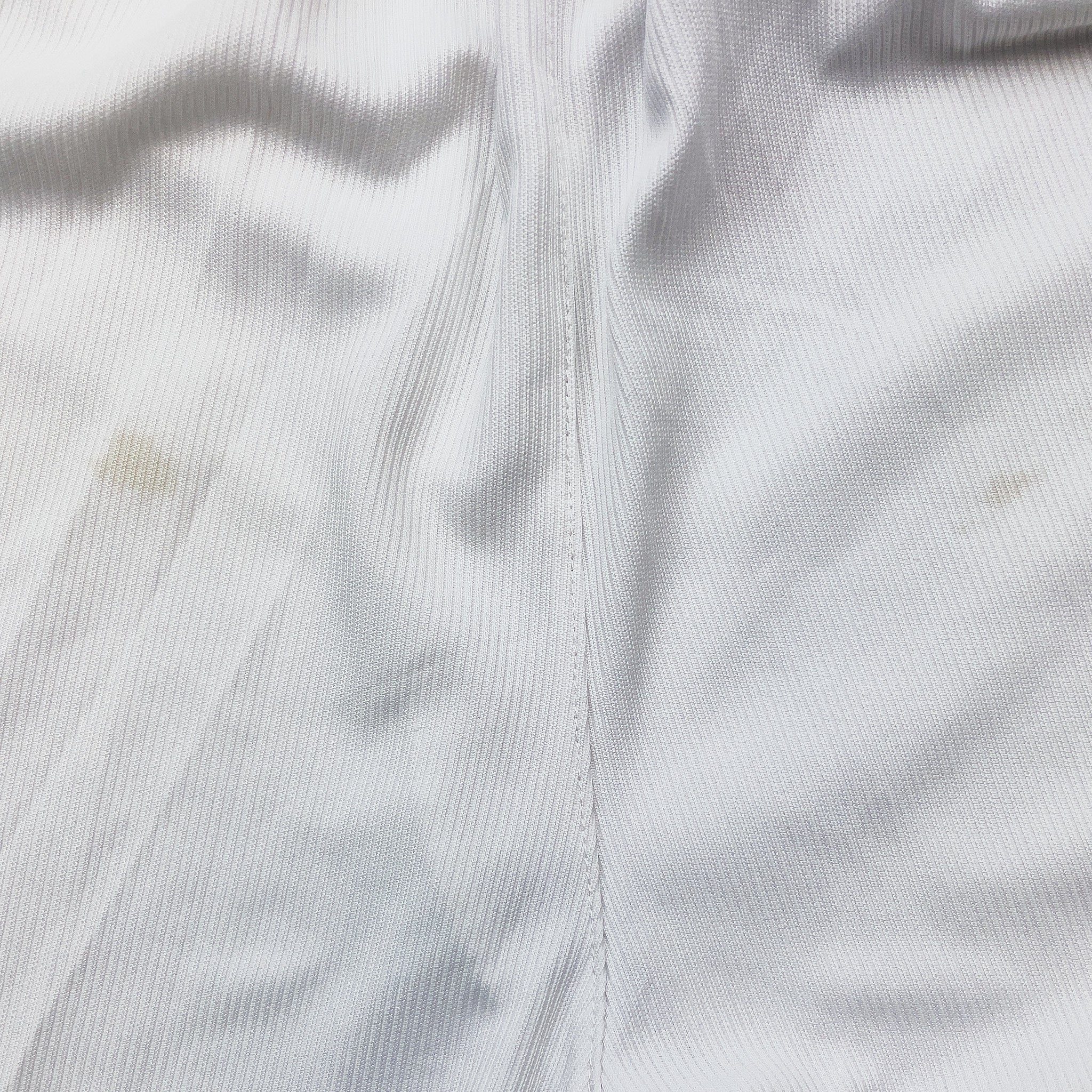 Buy 1998/00 Manchester United Home Shorts (S) Umbro ~ Free worldwide shipping available ~ Authentic Vintage Football Shirts from Cult Kits