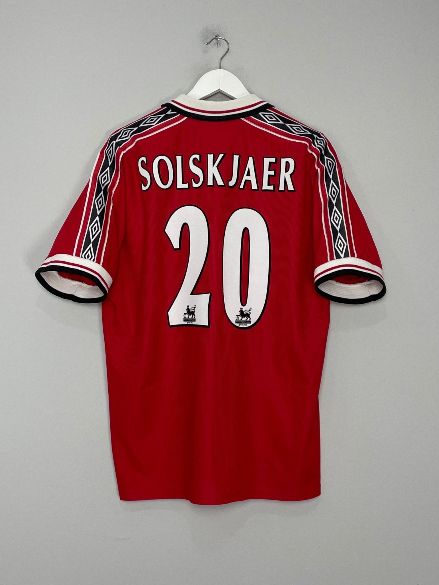 Shop 1998/00 MANCHESTER UNITED SOLSKJAER #20 HOME SHIRT (XL) UMBRO, classic football shirts, vintage football shirts & retro soccer jerseys at Cult Kits