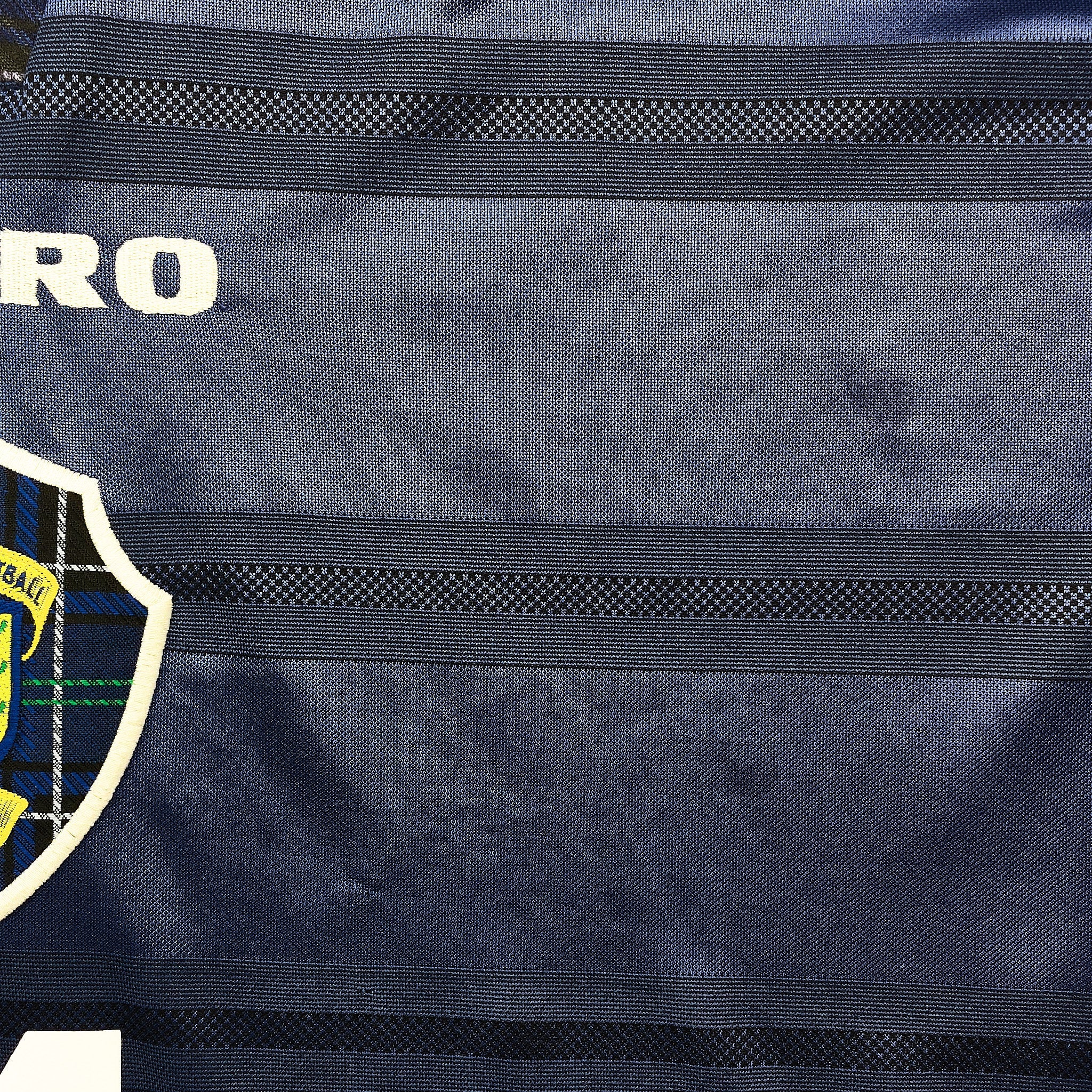 Buy 1998/00 Scotland Collins 11 Home Shirt (M) Umbro ~ Free worldwide shipping available ~ Authentic Vintage Football Shirts from Cult Kits