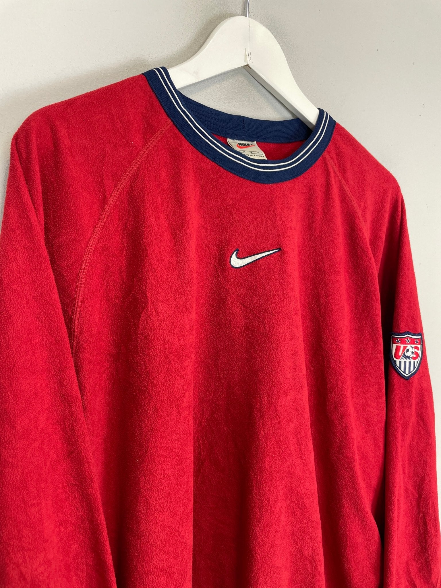 Shop 1998/00 USA FLEECE JUMPER (M) NIKE, classic football shirts, vintage football shirts & retro soccer jerseys at Cult Kits