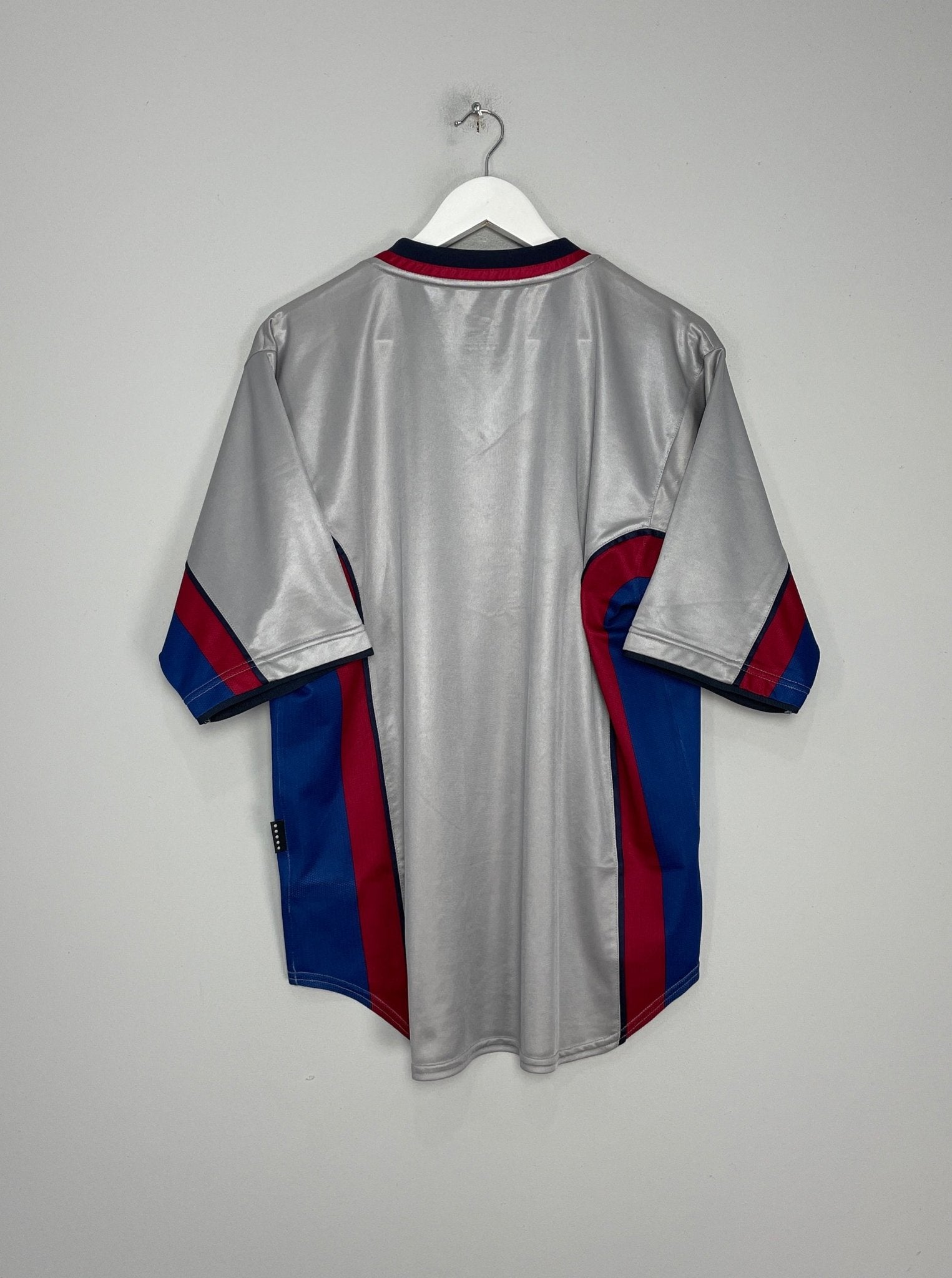 Shop 1998/01 BARCELONA AWAY SHIRT (L) NIKE, classic football shirts, vintage football shirts & retro soccer jerseys at Cult Kits
