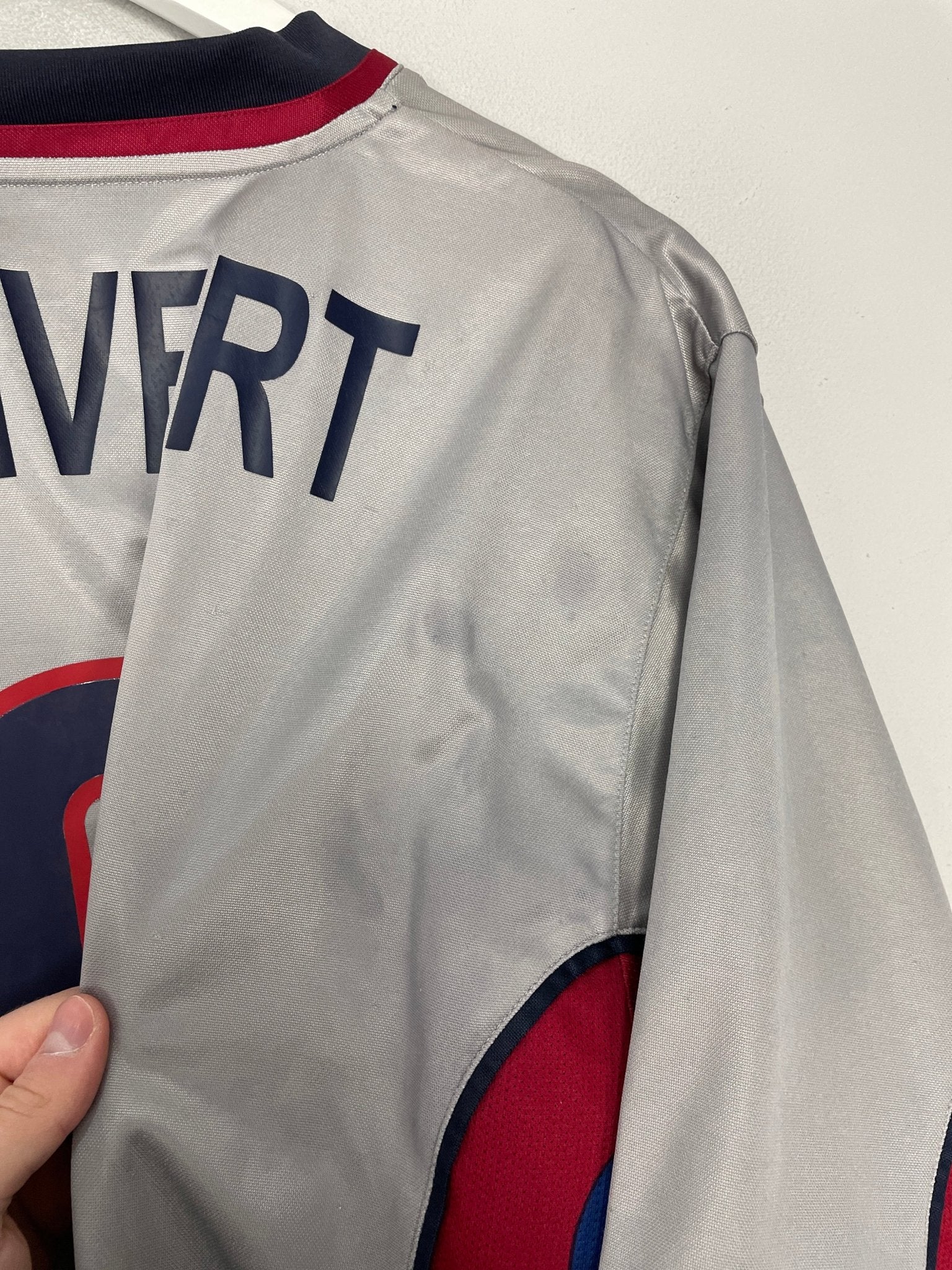 Shop 1998/01 BARCELONA KLUIVERT #9 AWAY SHIRT (L) NIKE, classic football shirts, vintage football shirts & retro soccer jerseys at Cult Kits