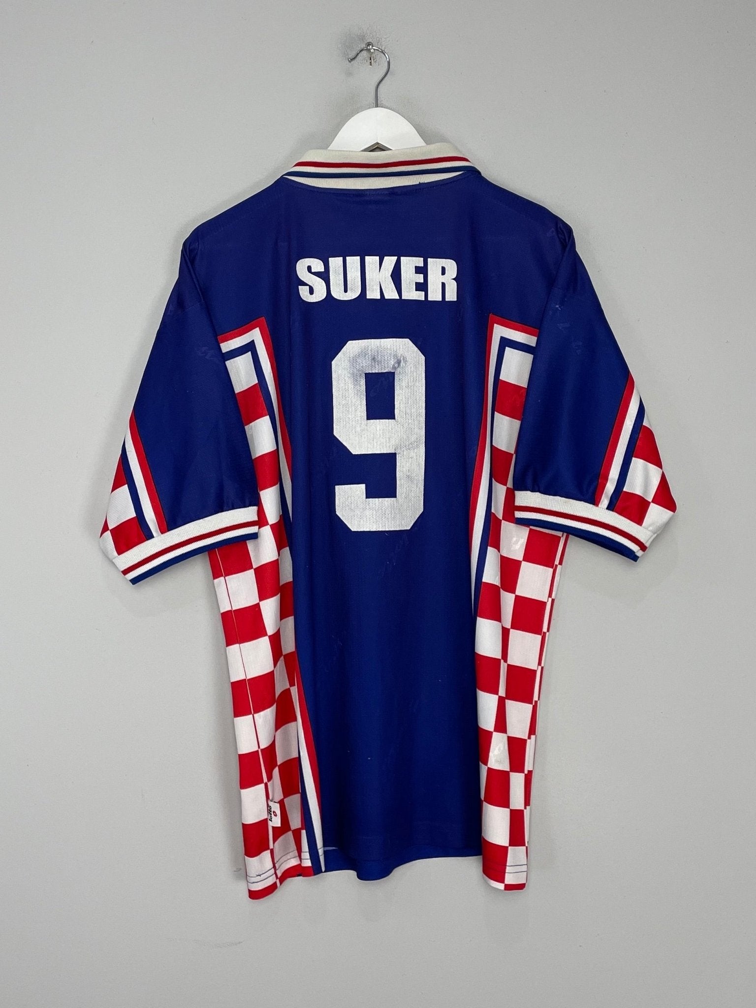 Shop 1998/01 CROATIA SUKER #9 HOME SHIRT (XL) LOTTO, classic football shirts, vintage football shirts & retro soccer jerseys at Cult Kits