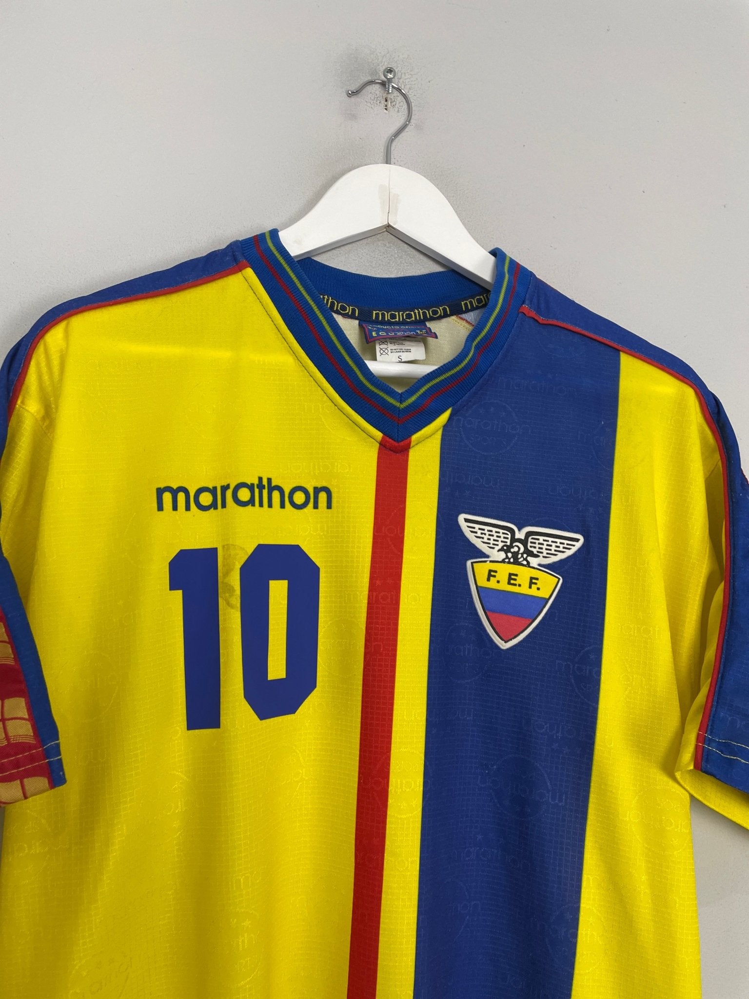 Shop 1998/01 ECUADOR A.AGUINAGA #10 HOME SHIRT (S) MARATHON, classic football shirts, vintage football shirts & retro soccer jerseys at Cult Kits