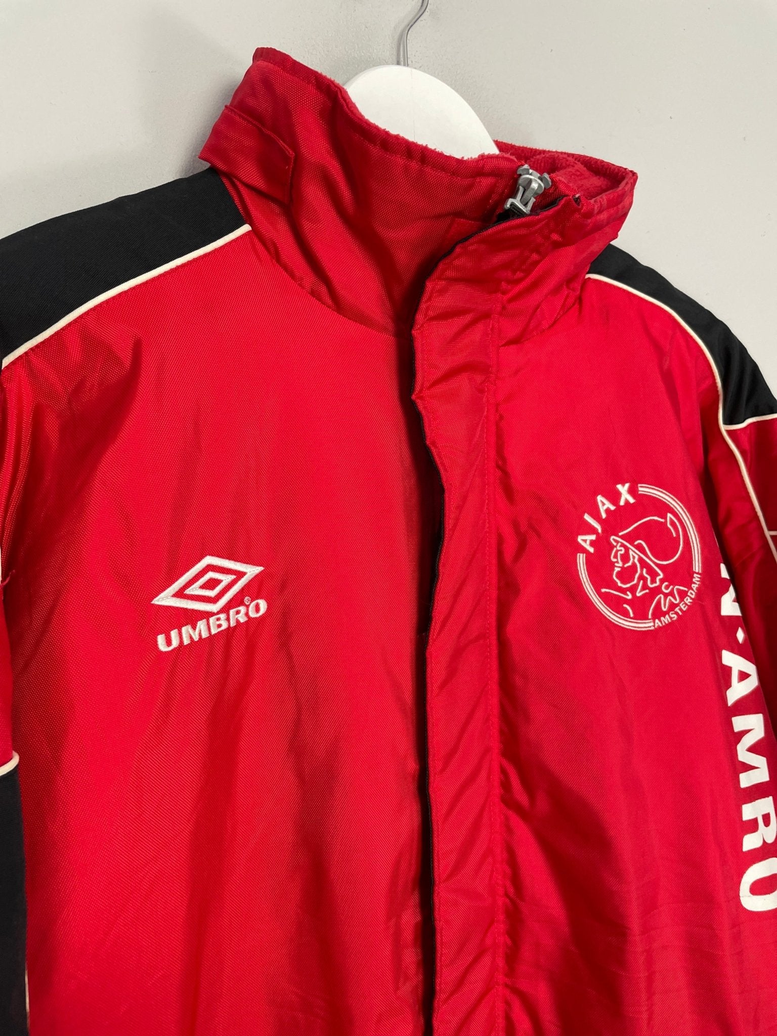 Shop 1998/99 AJAX BENCH COAT (XL) UMBRO, classic football shirts, vintage football shirts & retro soccer jerseys at Cult Kits