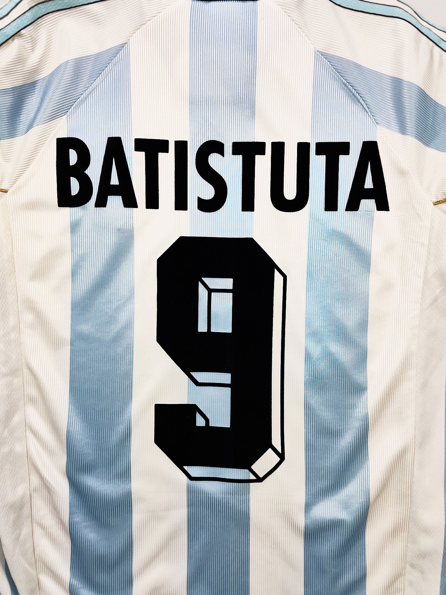 Buy 1998/99 Argentina Batistuta 9 Home Shirt (L) Adidas ~ Free worldwide shipping ~ Authentic Vintage Football Shirts from Cult Kits