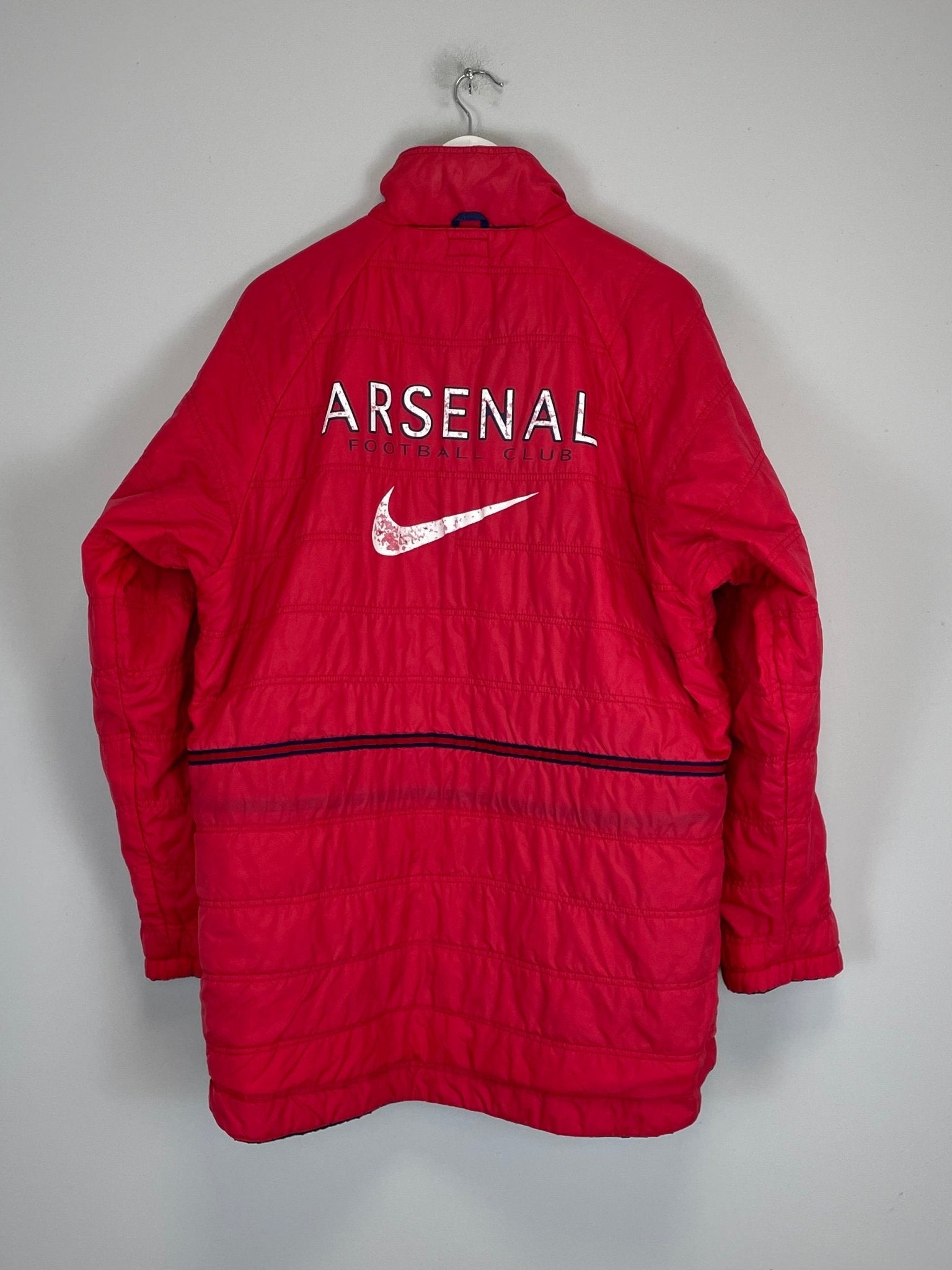 Shop 1998/99 ARSENAL REVERSIBLE PADDED JACKET (M) NIKE, classic football shirts, vintage football shirts & retro soccer jerseys at Cult Kits