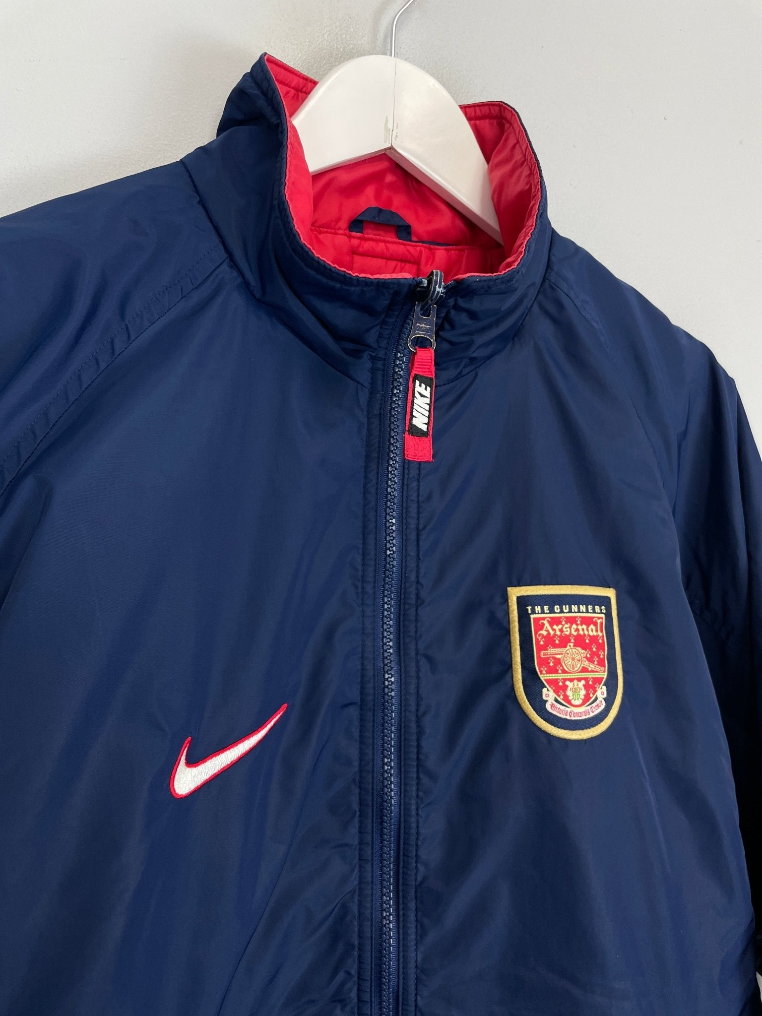 Shop 1998/99 ARSENAL REVERSIBLE PADDED JACKET (M) NIKE, classic football shirts, vintage football shirts & retro soccer jerseys at Cult Kits