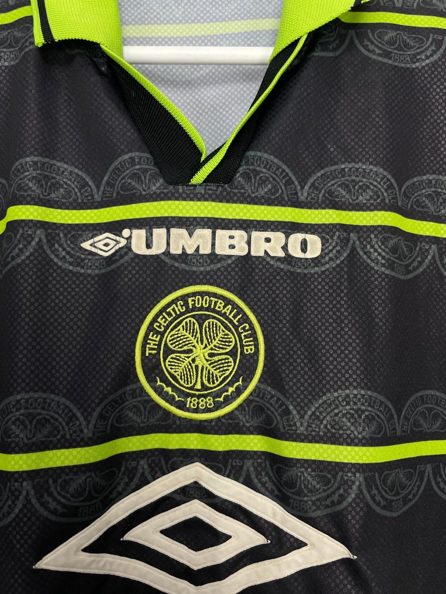 Shop 1998/99 CELTIC LARSSON #7 AWAY SHIRT (L) UMBRO, classic football shirts, vintage football shirts & retro soccer jerseys at Cult Kits
