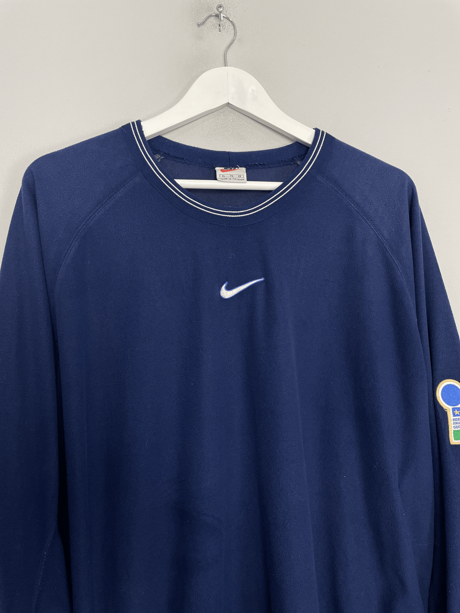 Shop 1998/99 ITALY FLEECE JUMPER (XL) NIKE, classic football shirts, vintage football shirts & retro soccer jerseys at Cult Kits