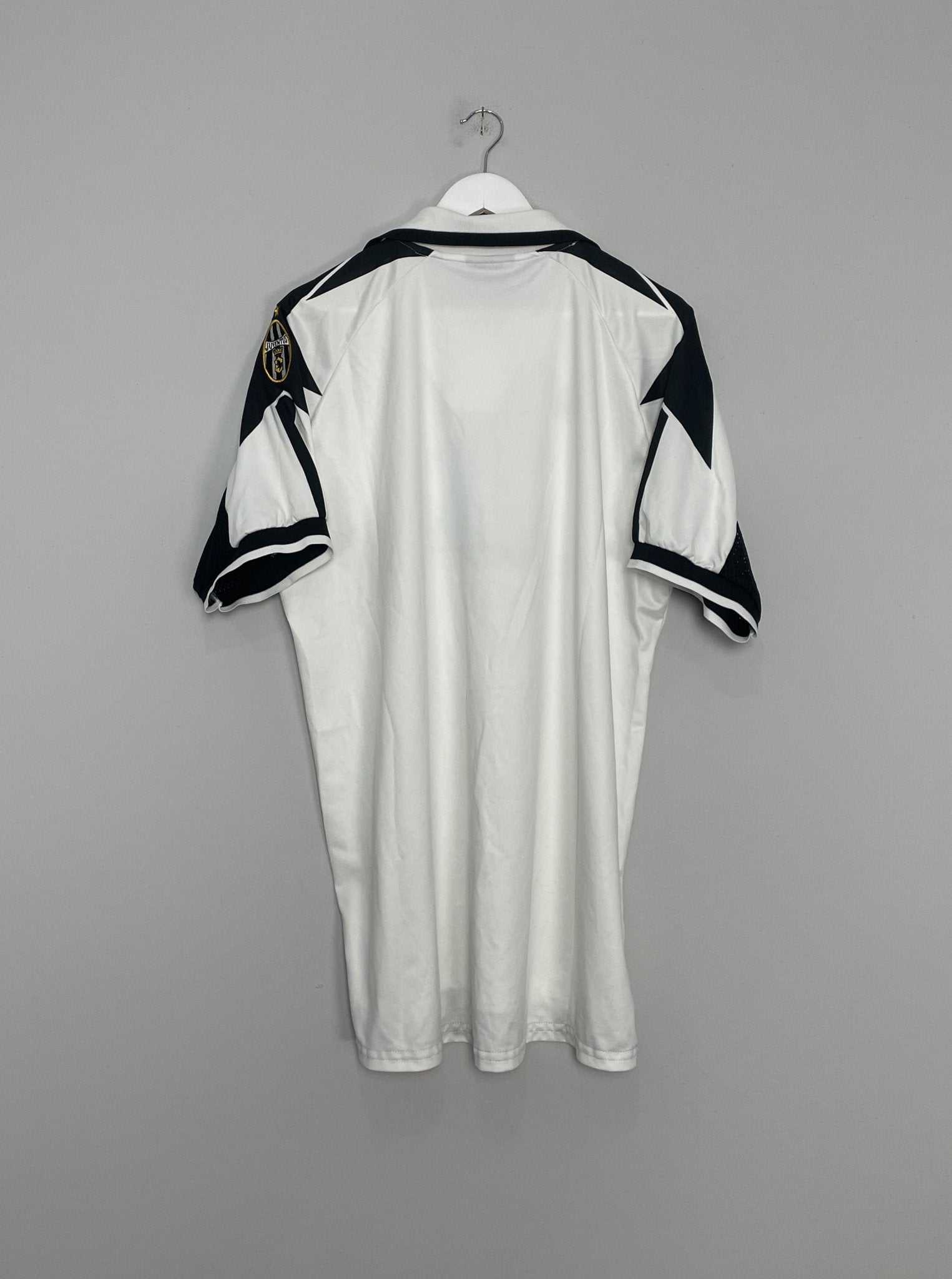 Shop 1998/99 JUVENTUS AWAY SHIRT (XXL) KAPPA, classic football shirts, vintage football shirts & retro soccer jerseys at Cult Kits