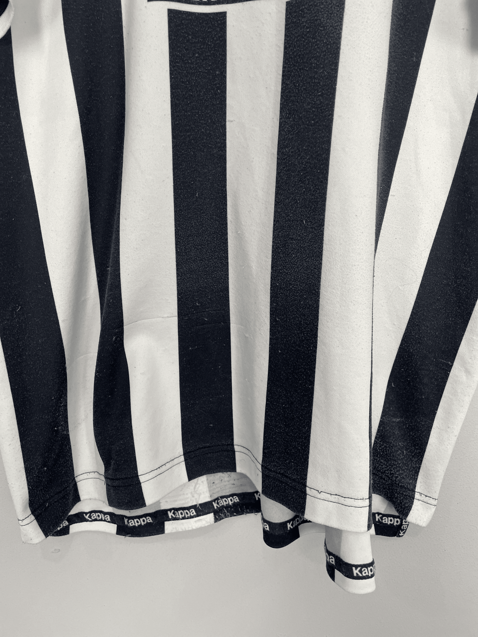 Shop 1998/99 JUVENTUS HOME SHIRT (XL) KAPPA, classic football shirts, vintage football shirts & retro soccer jerseys at Cult Kits